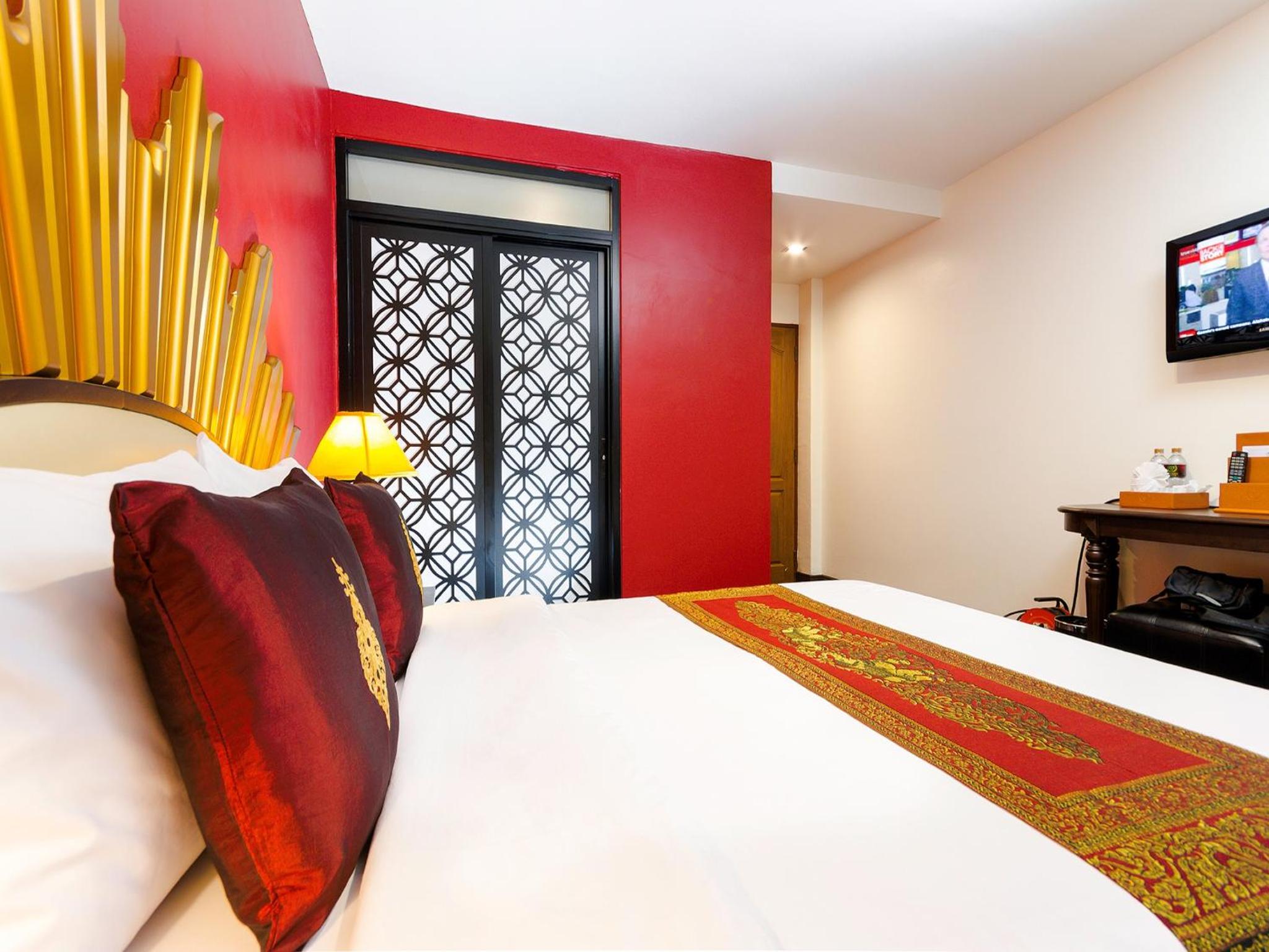 Scarlet Double Room