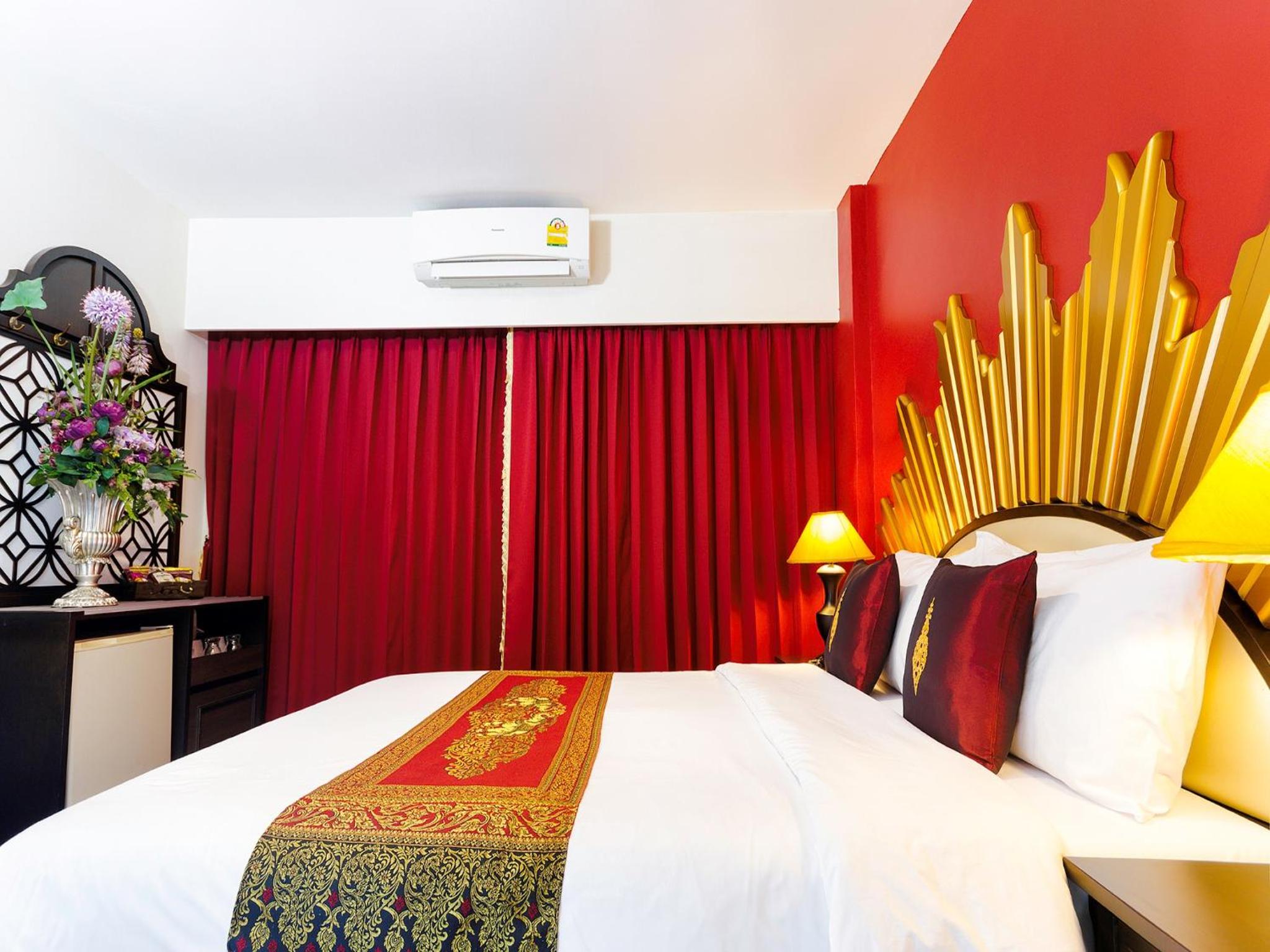 Scarlet Double Room