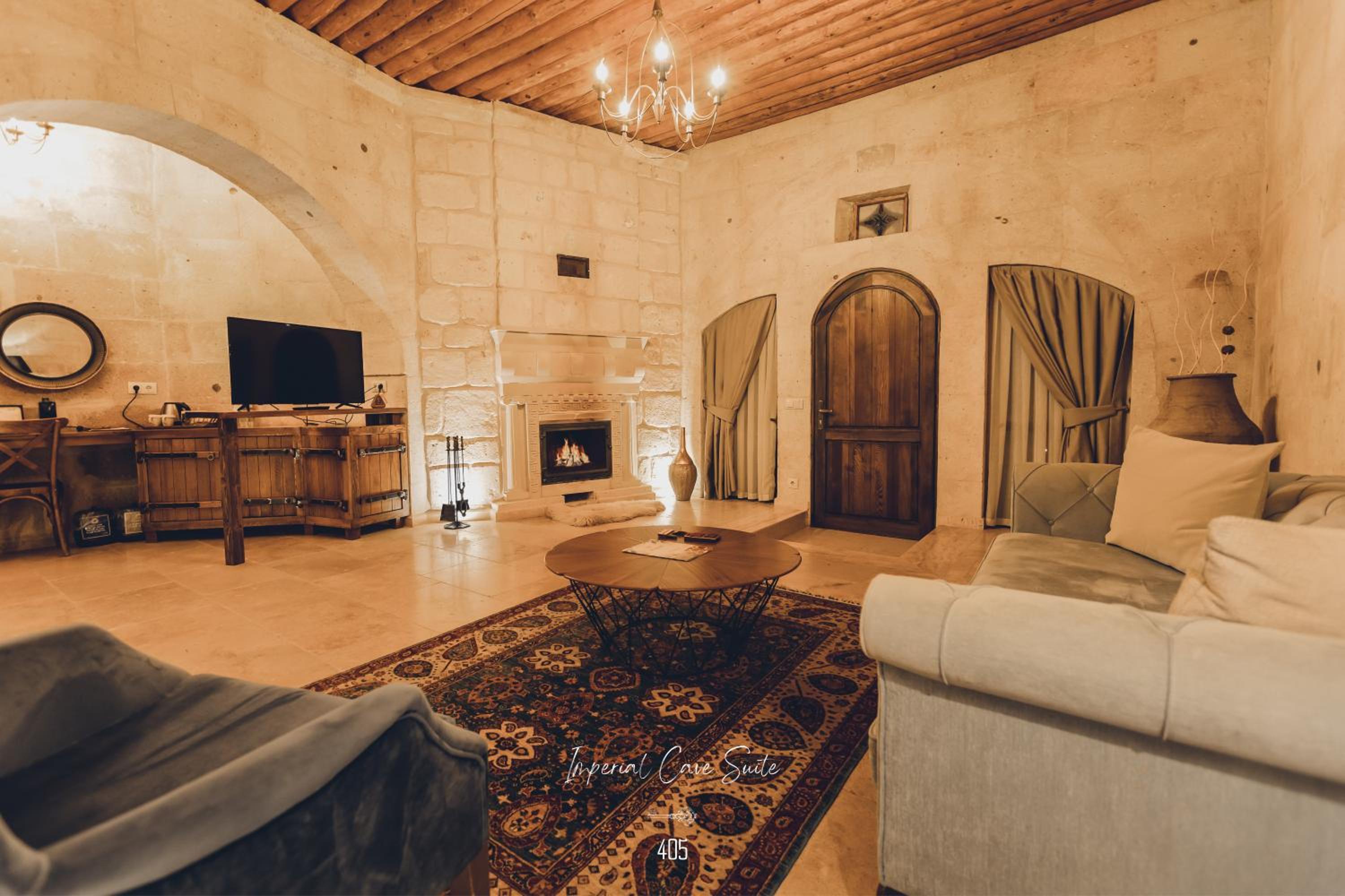 Imperial Cave Suite (Jacuzzi with Fire Place)