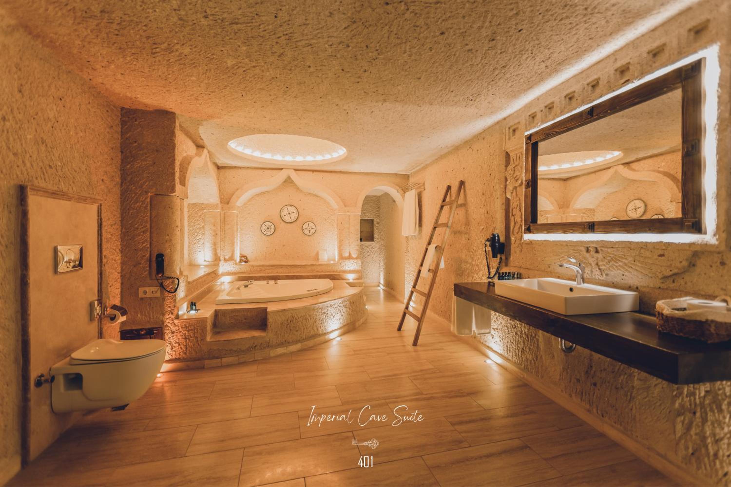 Imperial Cave Suite (Jacuzzi with Fire Place)