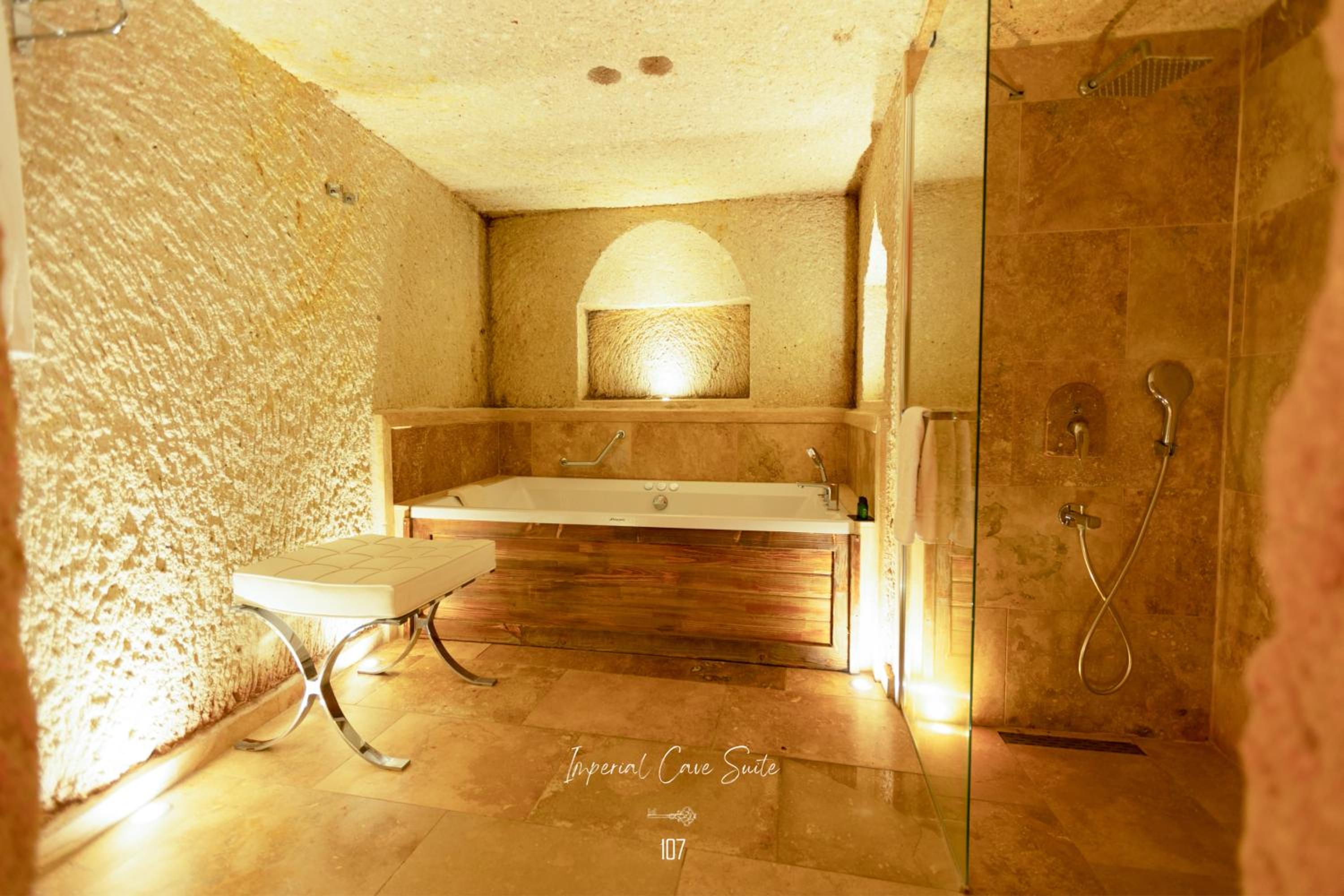 Imperial Cave Suite (Jacuzzi with Fire Place)