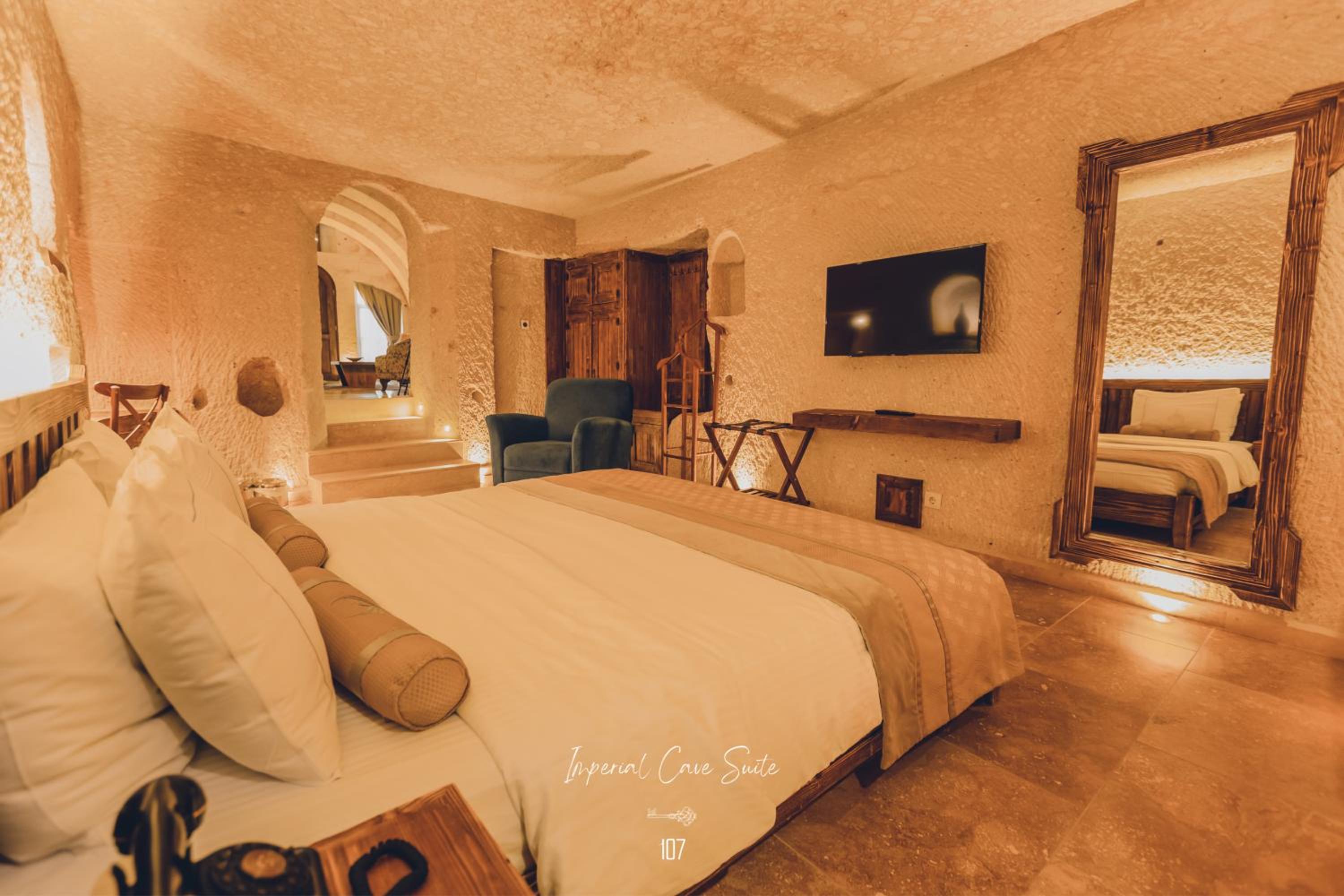 Imperial Cave Suite (Jacuzzi with Fire Place)