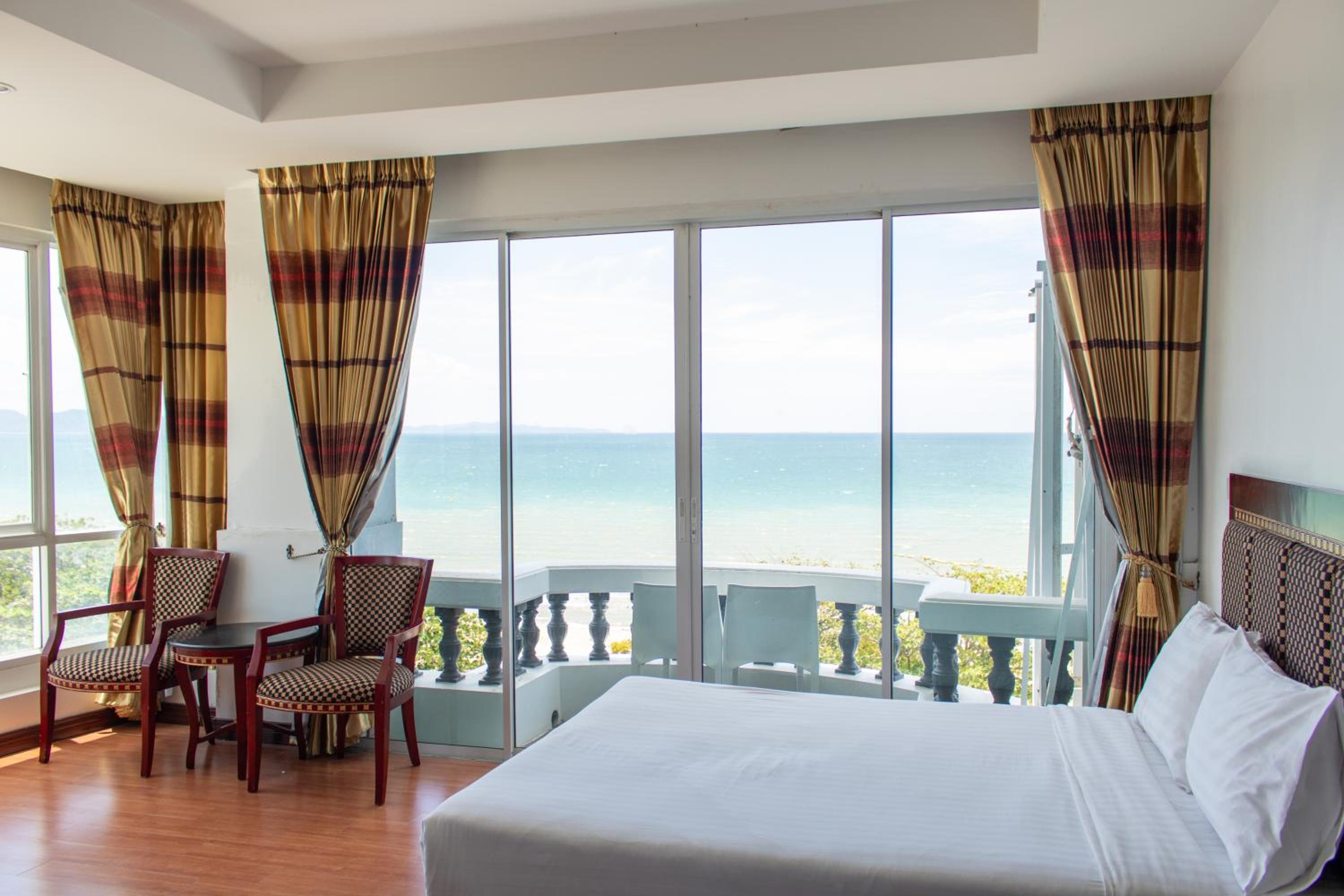 Deluxe Twin Room with Sea View