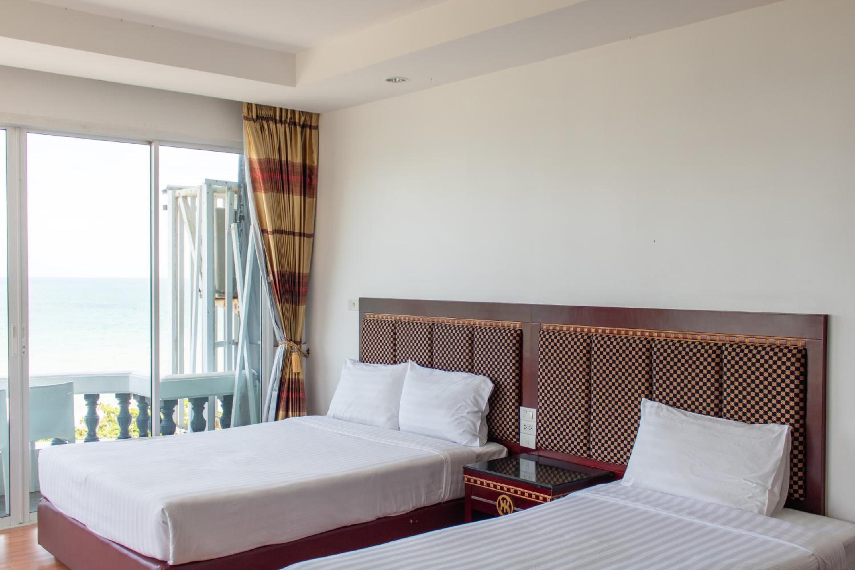 Deluxe Twin Room with Sea View