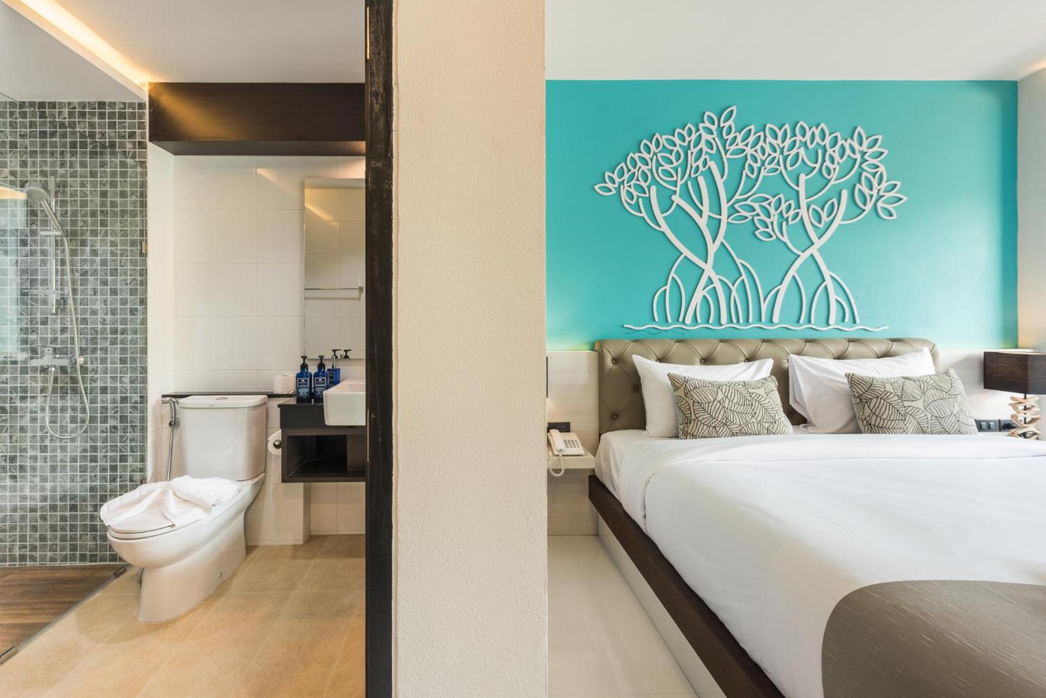 Deluxe King Room with Balcony