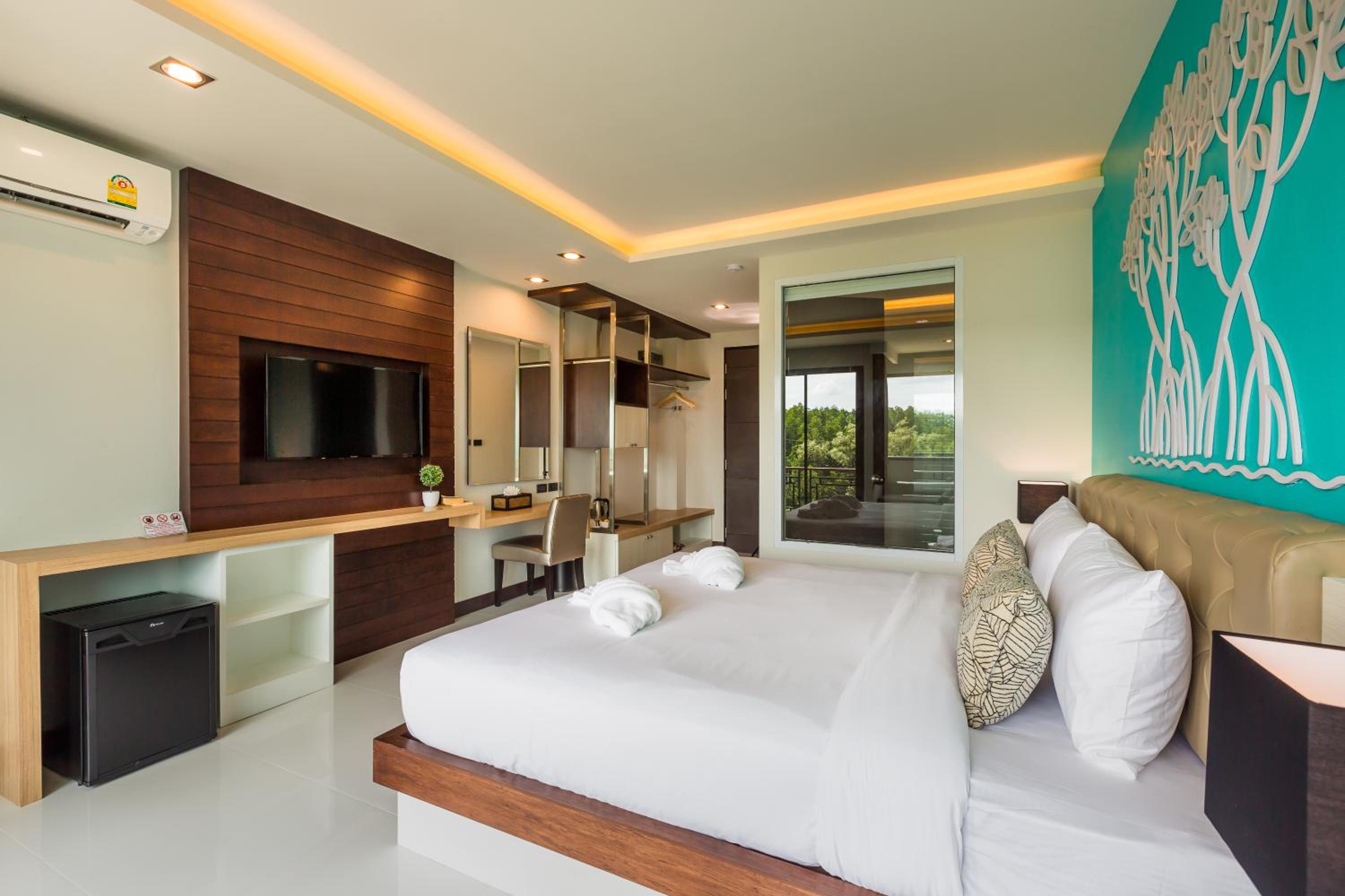 Deluxe King Room with Pool View