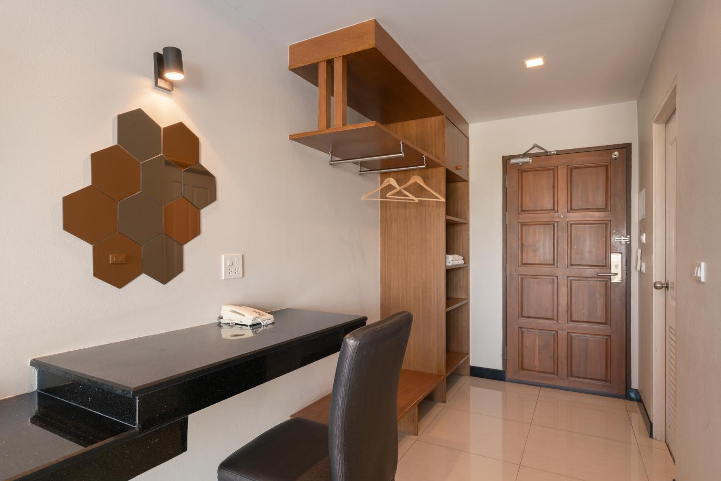 Deluxe Double Room with Balcony - Free Airport Shuttle