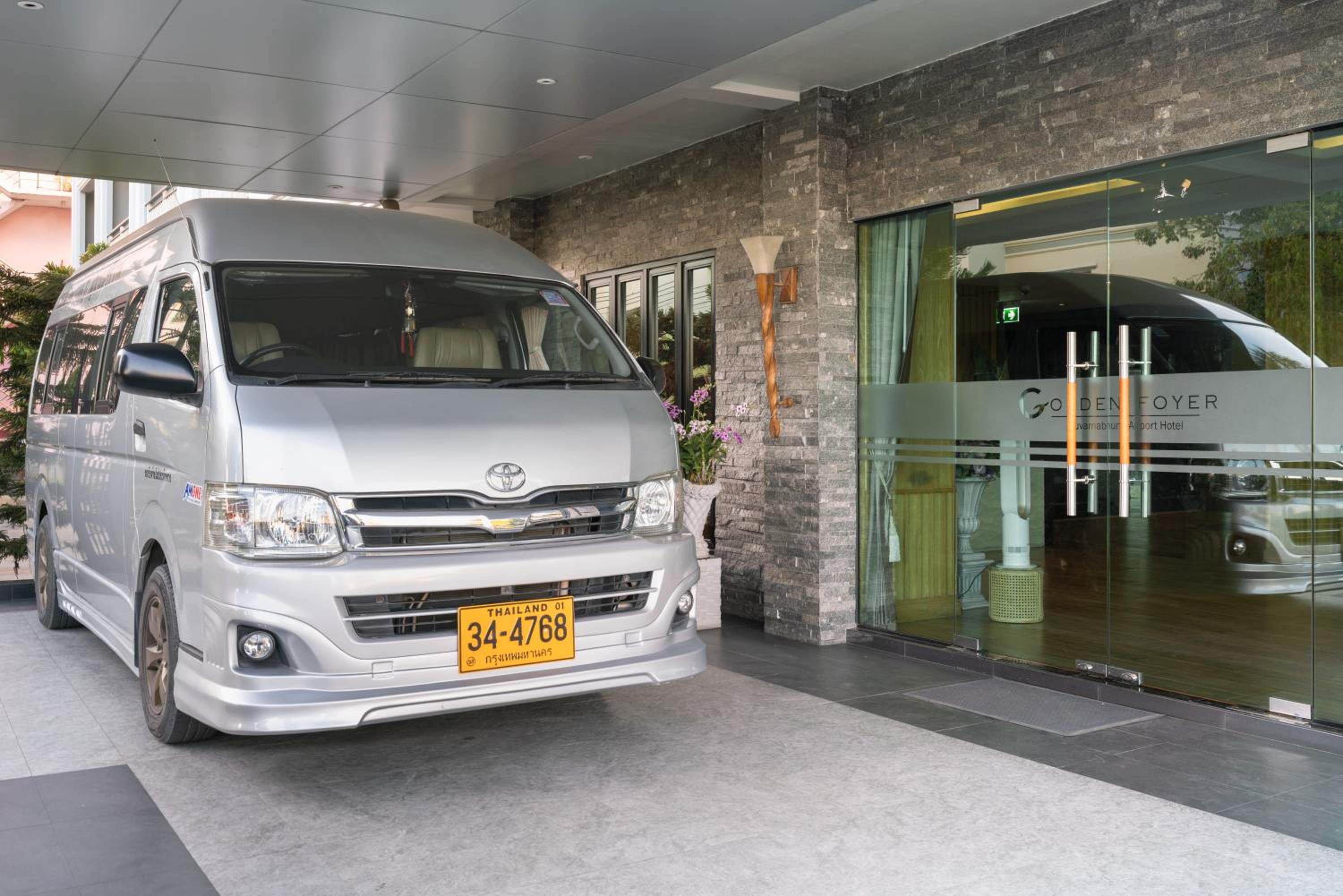 Deluxe Double Room with Balcony - Free Airport Shuttle