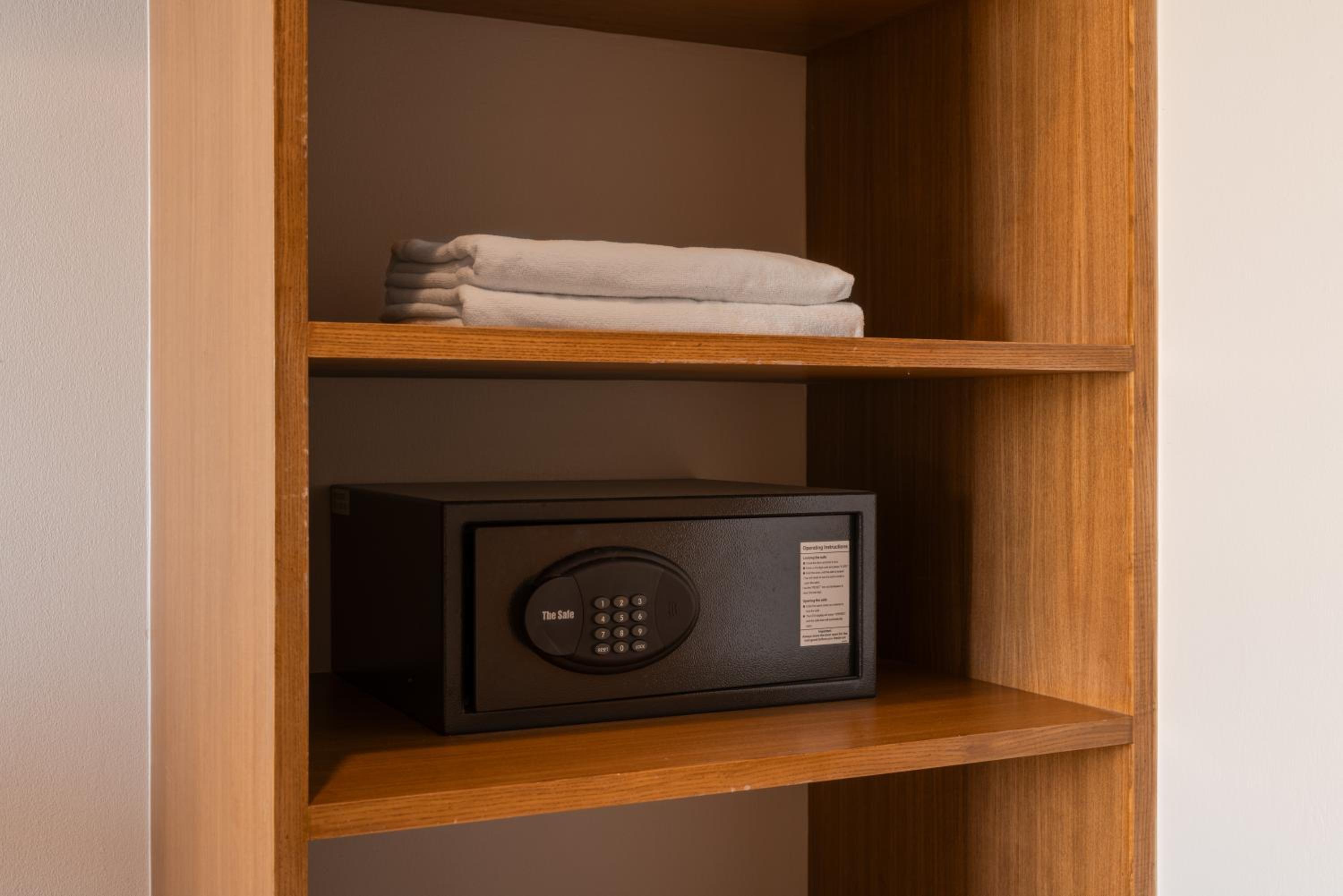 Deluxe Double Room with Balcony - Free Airport Shuttle