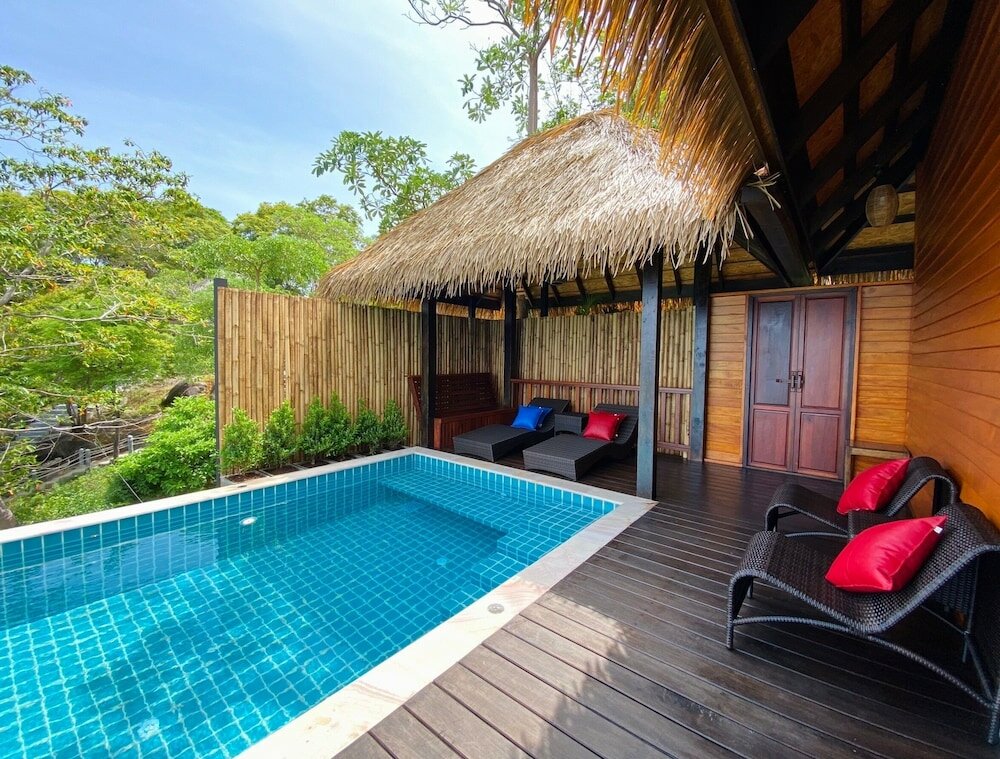 Villa with Private Pool (Free pick up and dop off at Mae Haad Pier)