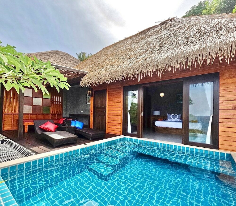 Villa with Private Pool (Free pick up and dop off at Mae Haad Pier)