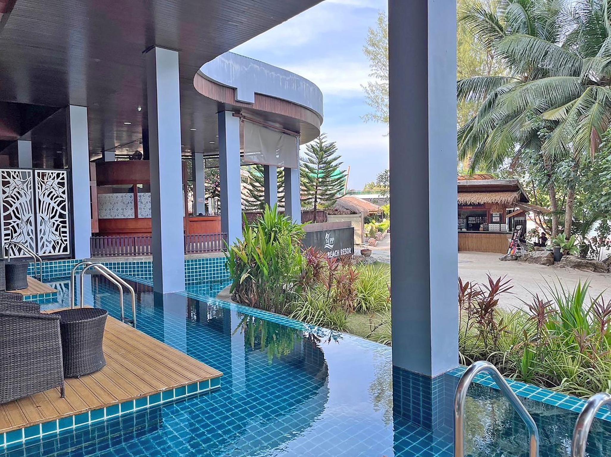 Luxury Double Room Beach Front with Pool