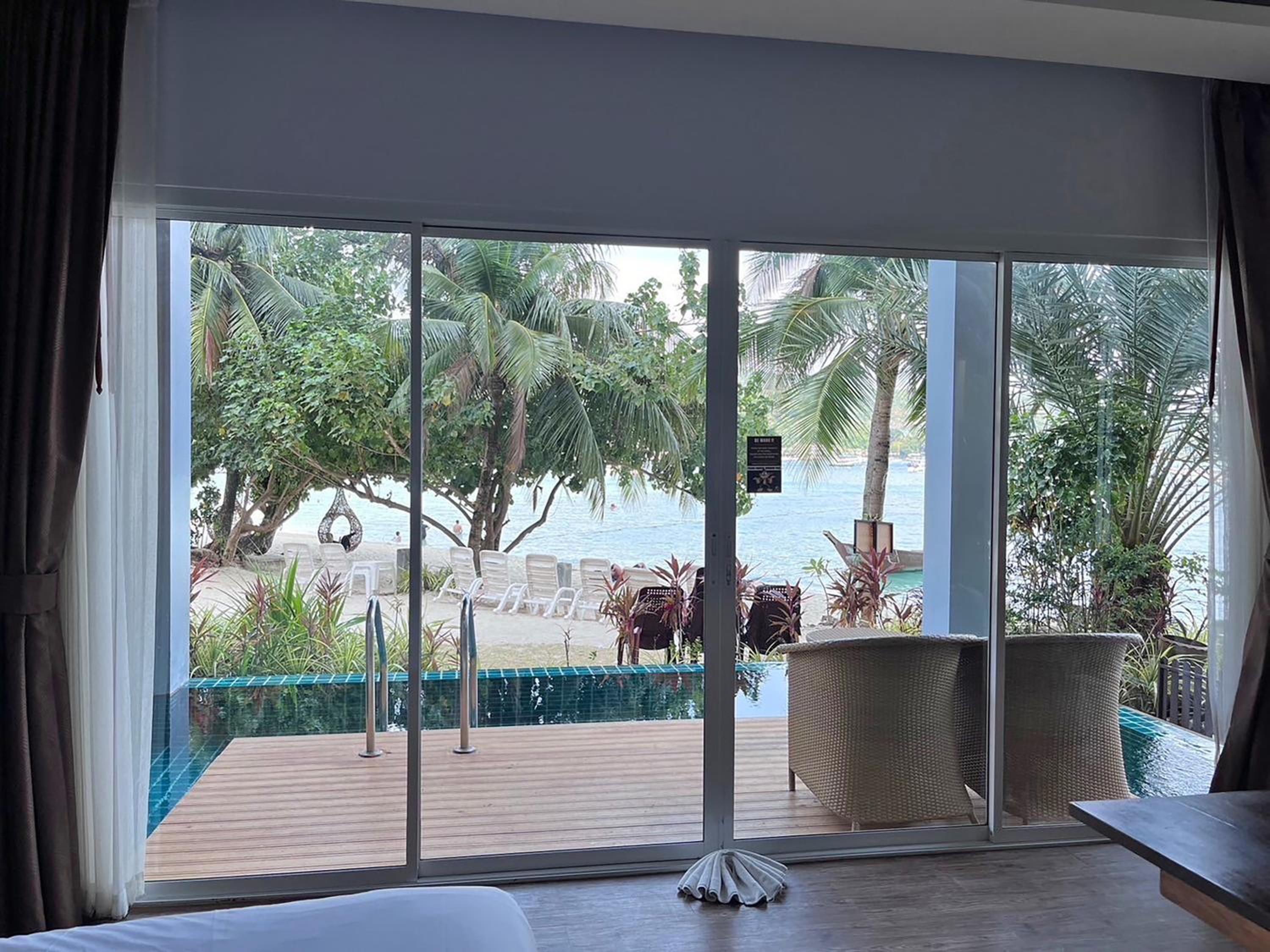 Luxury Double Room Beach Front with Pool