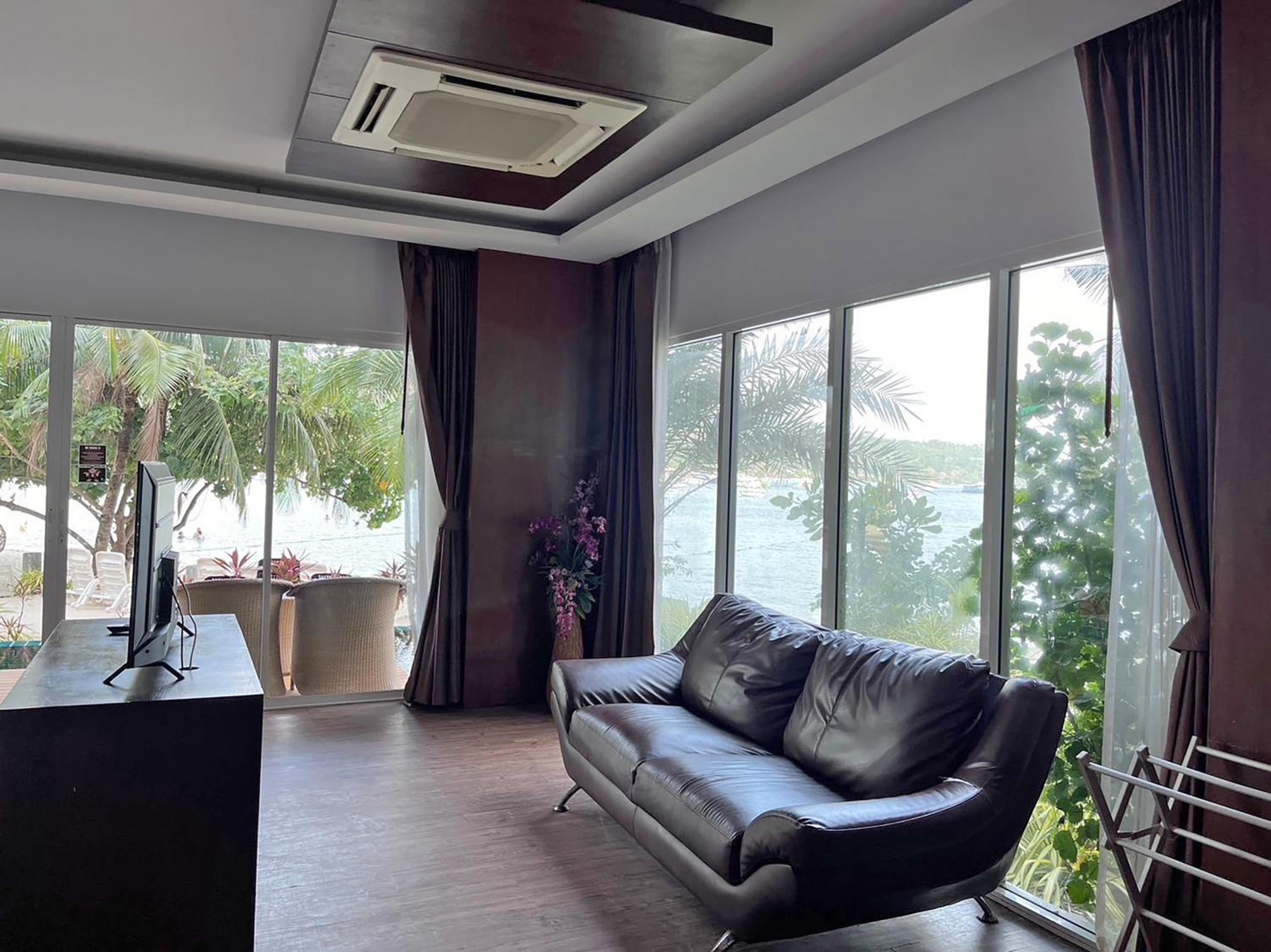 Luxury Double Room Beach Front with Pool