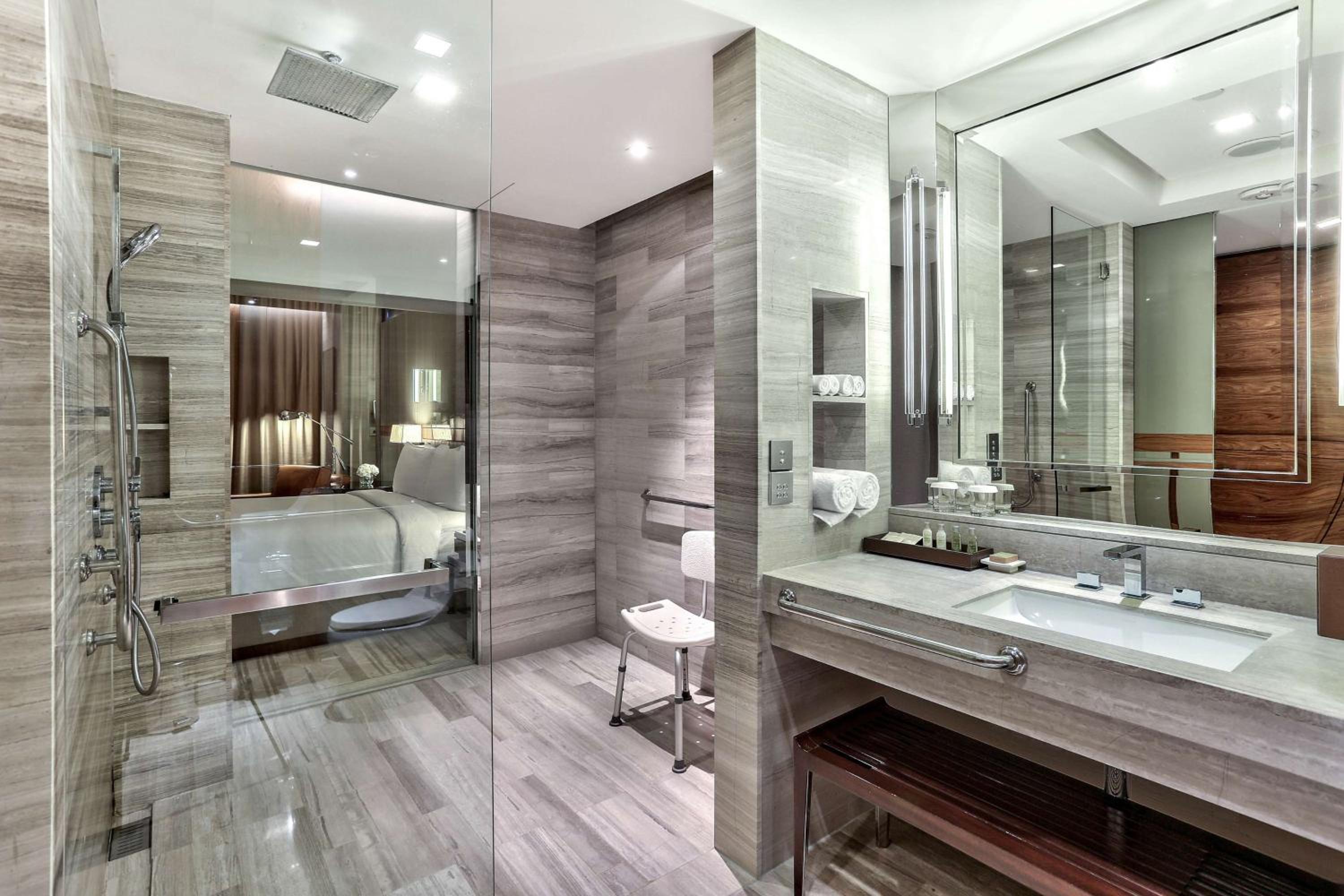 Deluxe King Room - Mobility Accessible