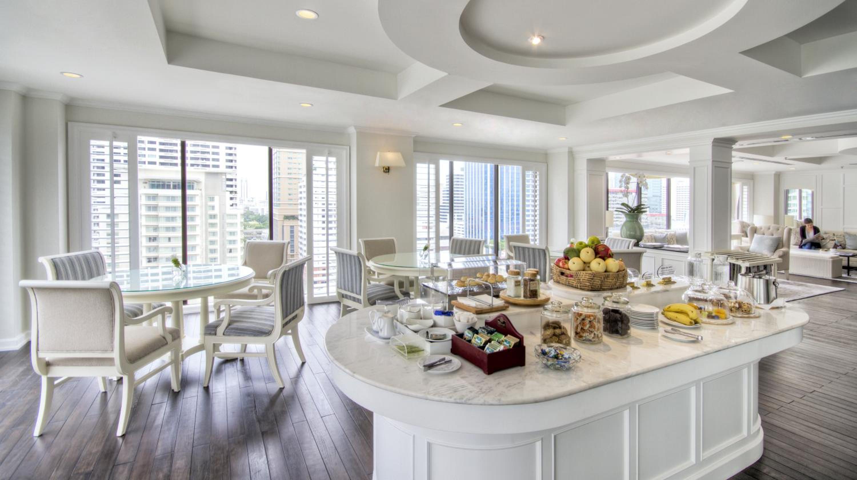 One Bedroom Suite with Lounge Access