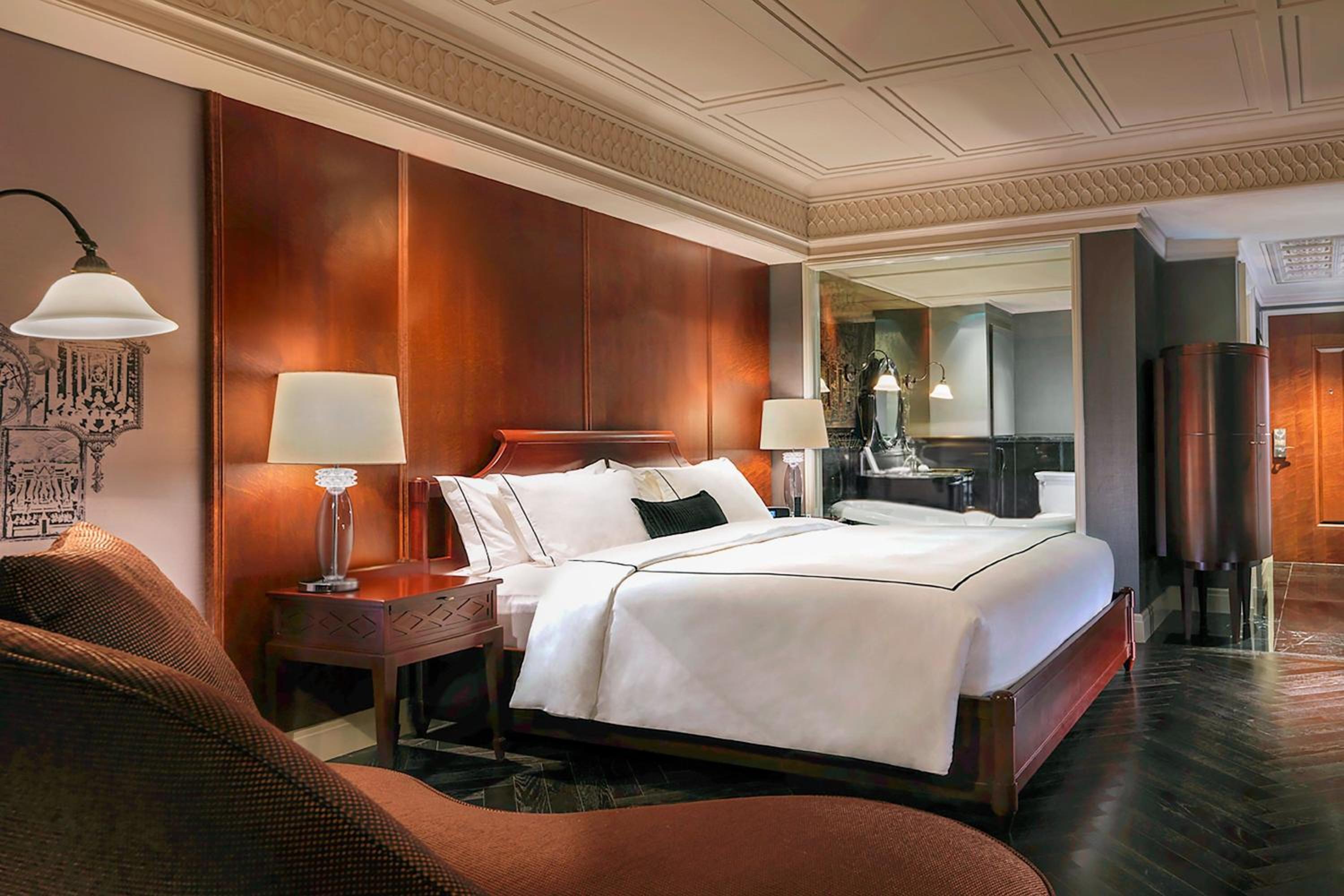 Jatu Deluxe King Room with City View