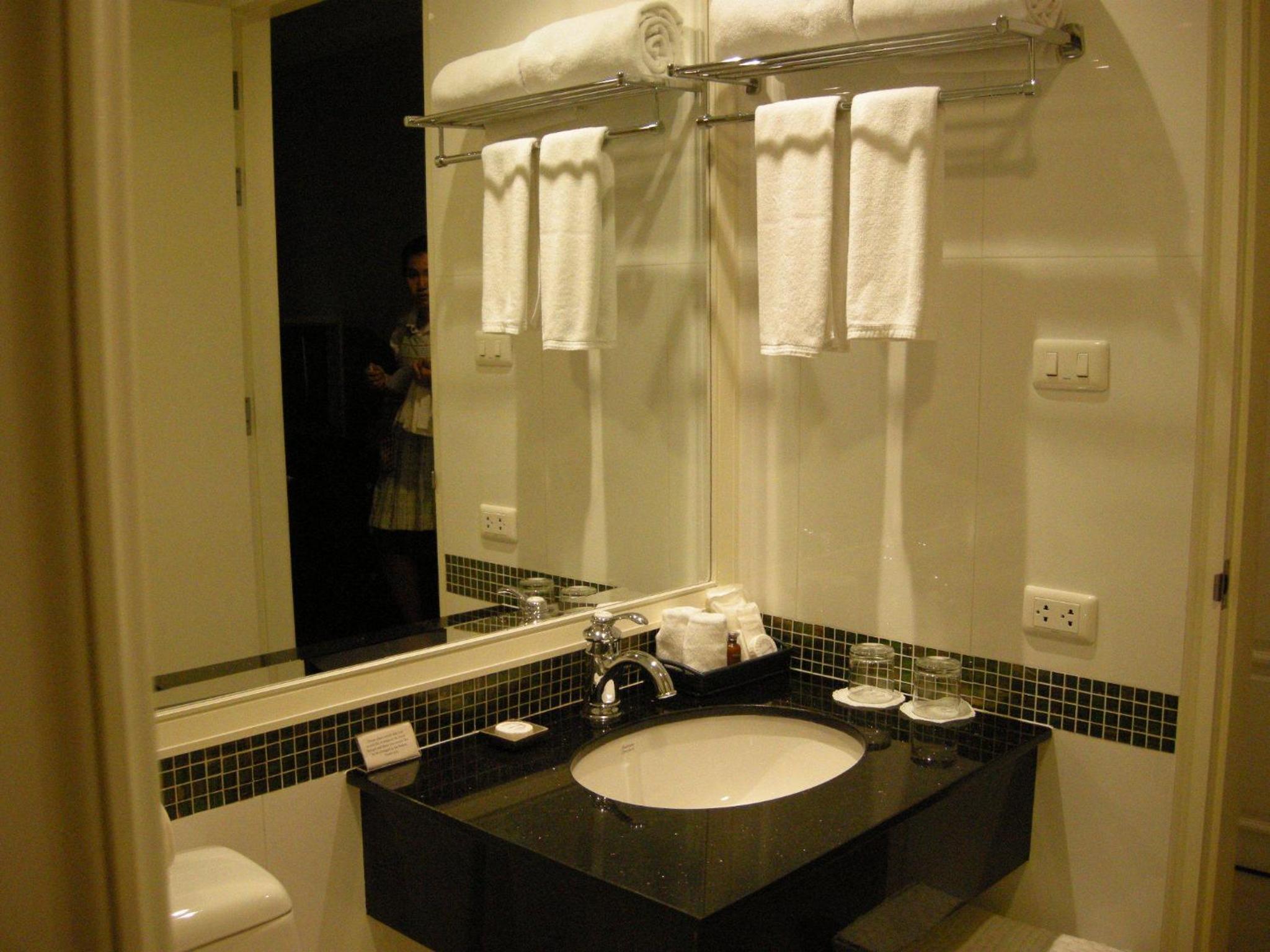 Standard Double or Twin Room with Partial River View 