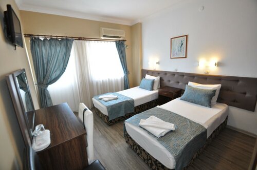 Basic Double or Twin Room, 1 Double Bed, City View в Reis Maris Hotel