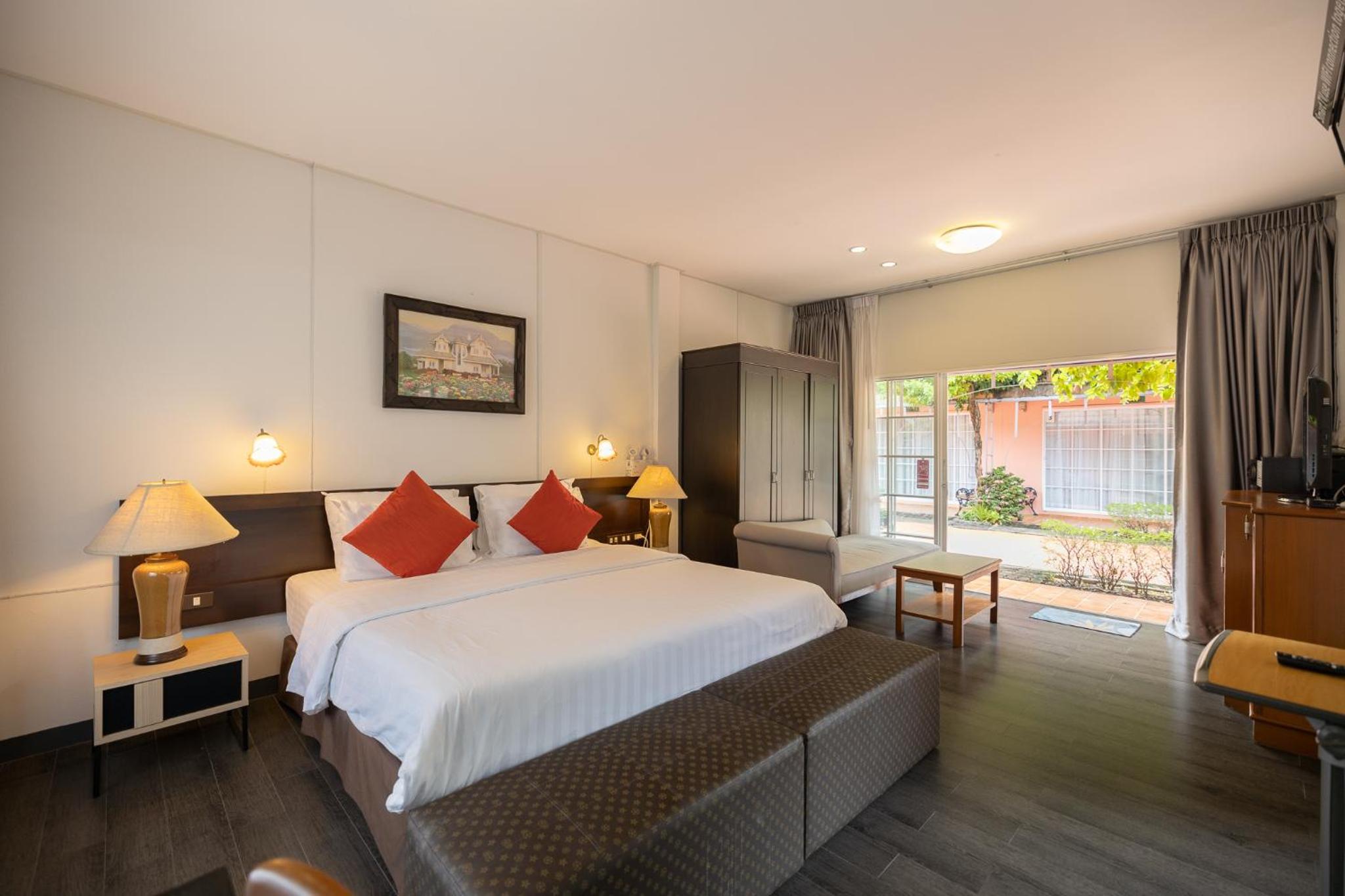 Deluxe Bungalow with Garden View