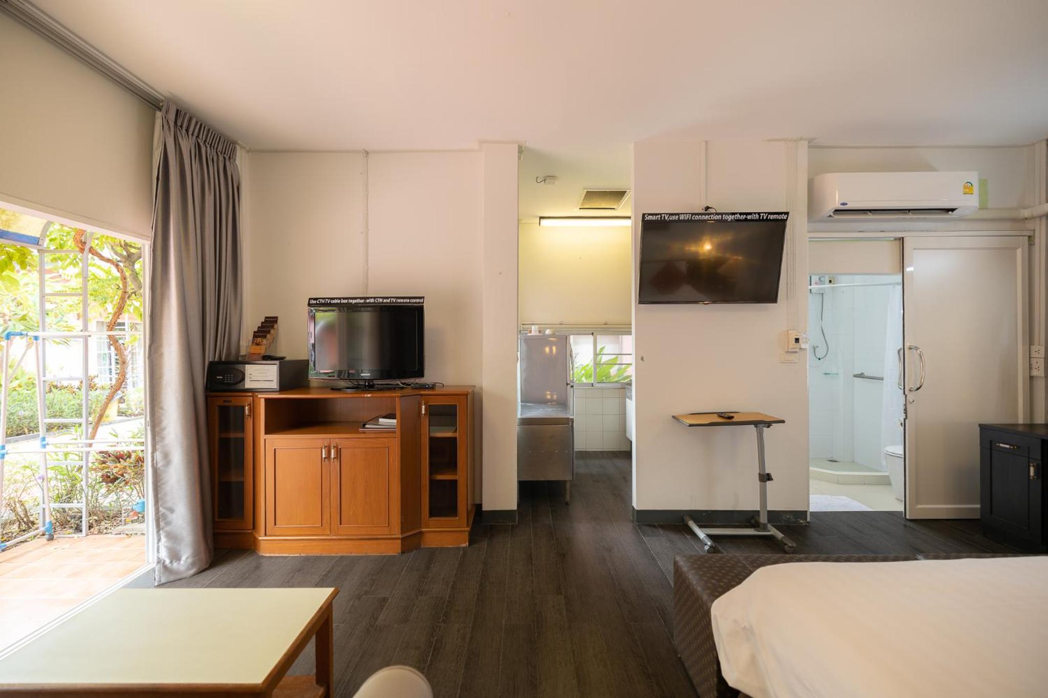 Deluxe Bungalow with Garden View