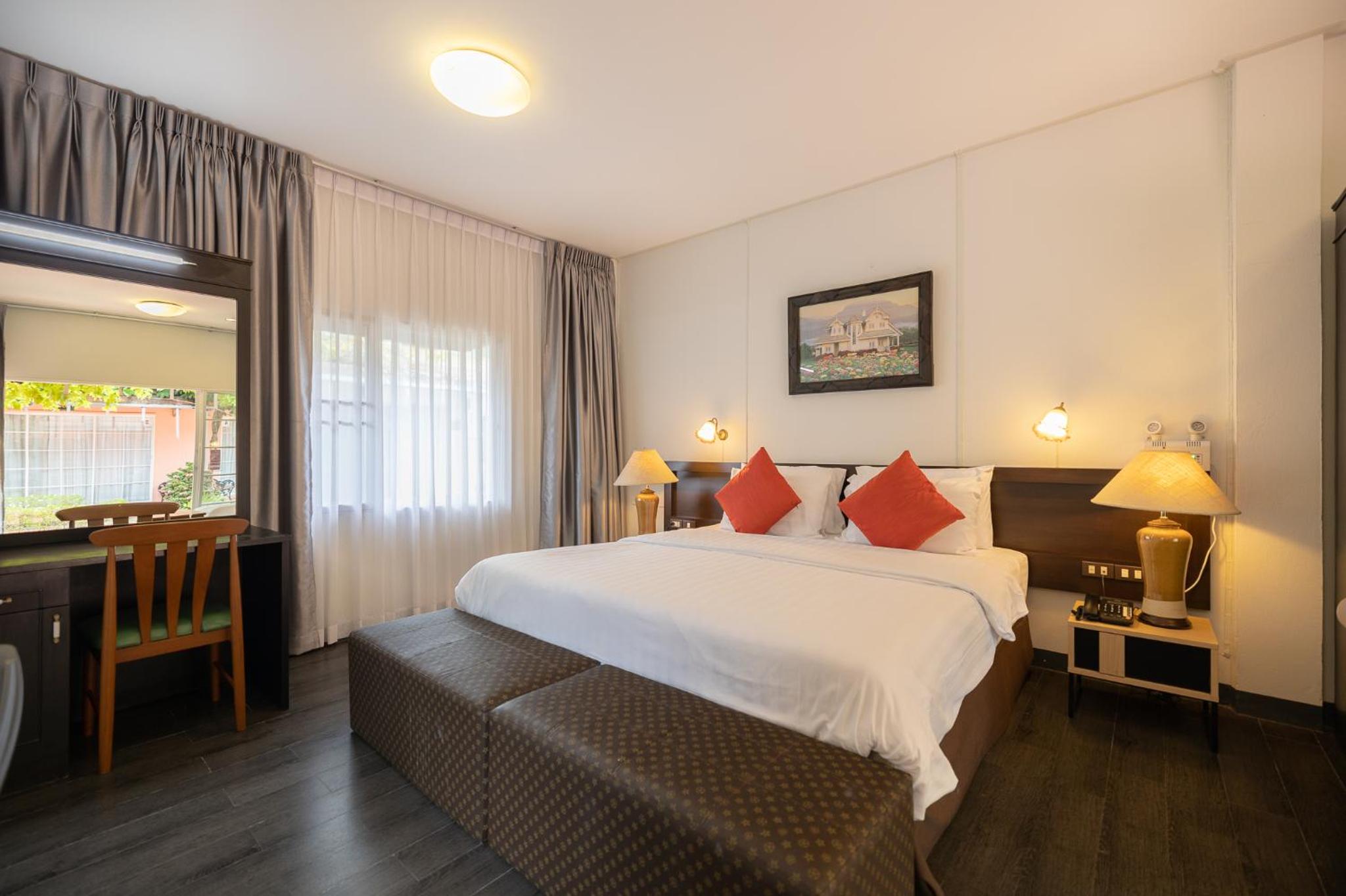 Deluxe Bungalow with Garden View