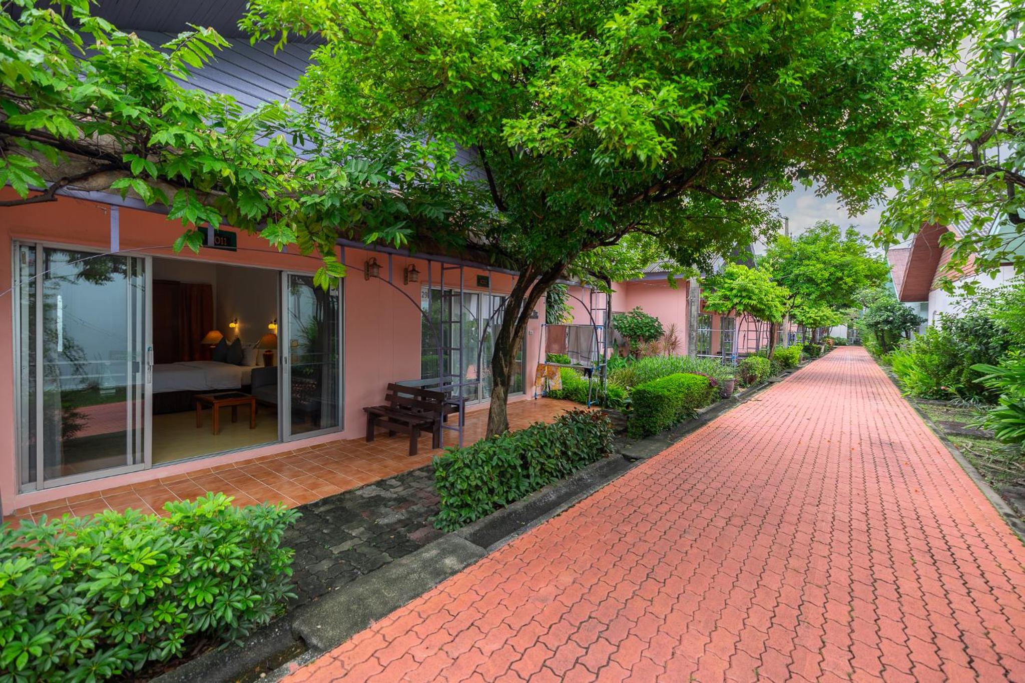Deluxe Bungalow with Garden View