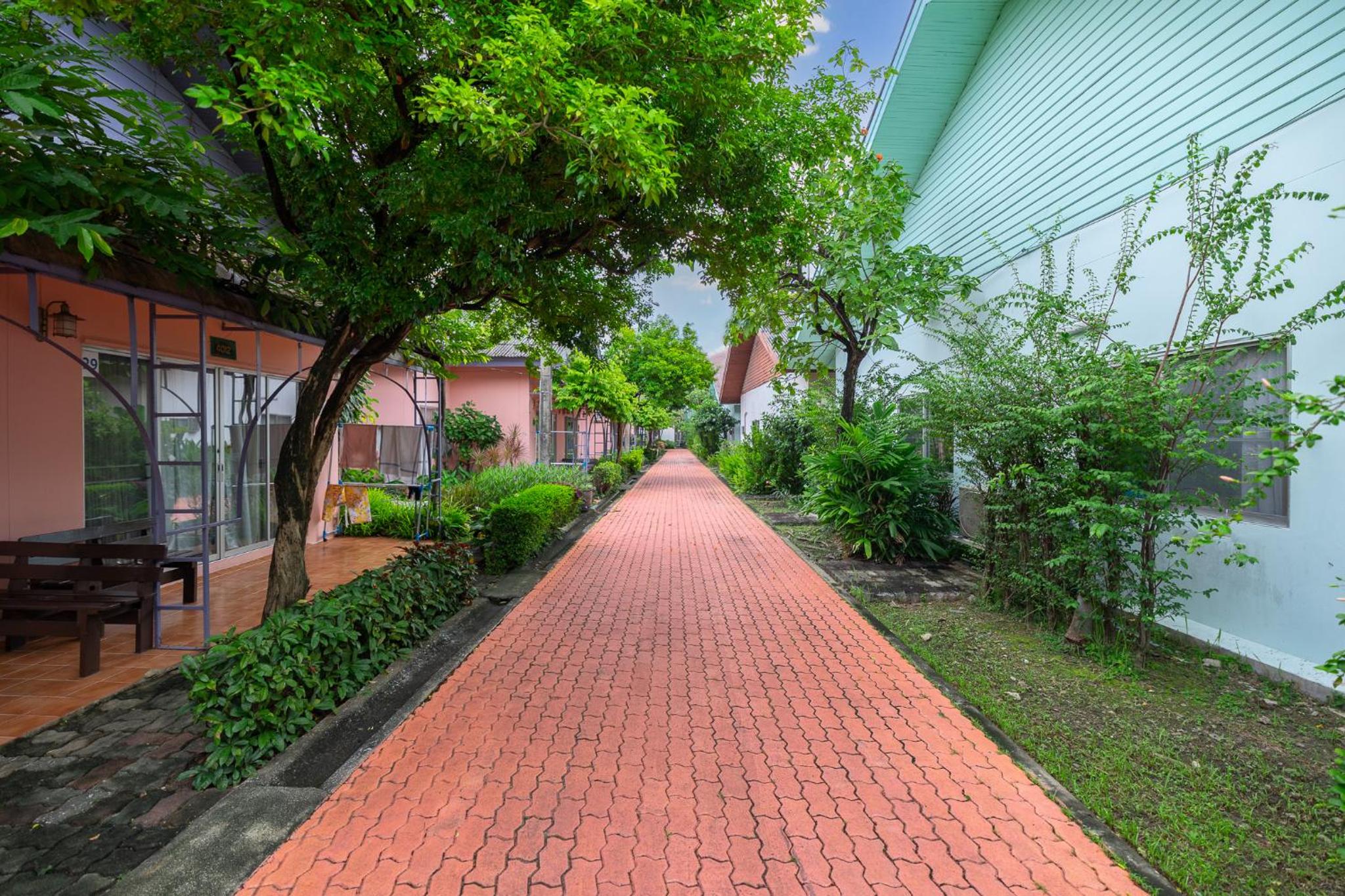 Deluxe Bungalow with Garden View