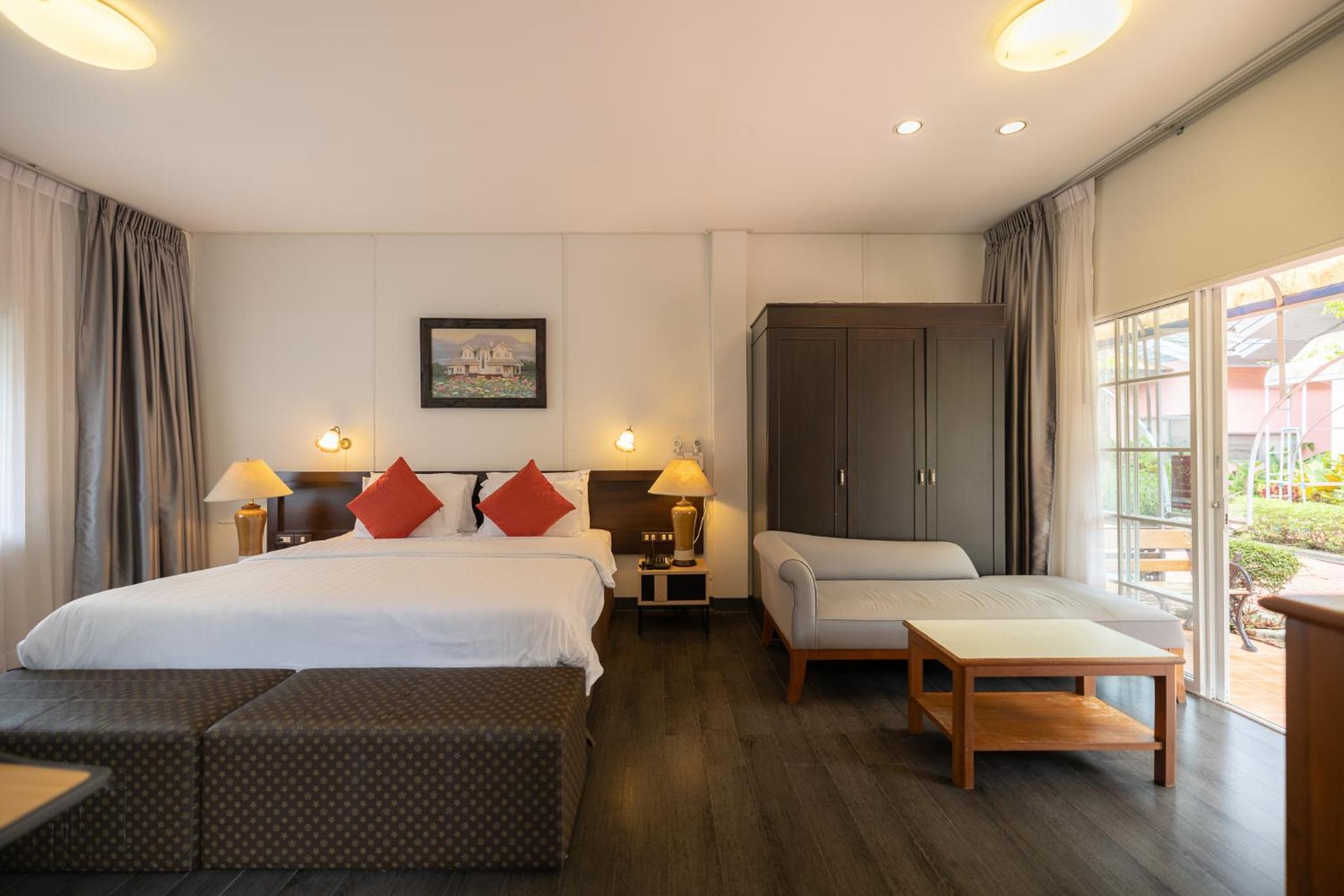 Deluxe Bungalow with Garden View