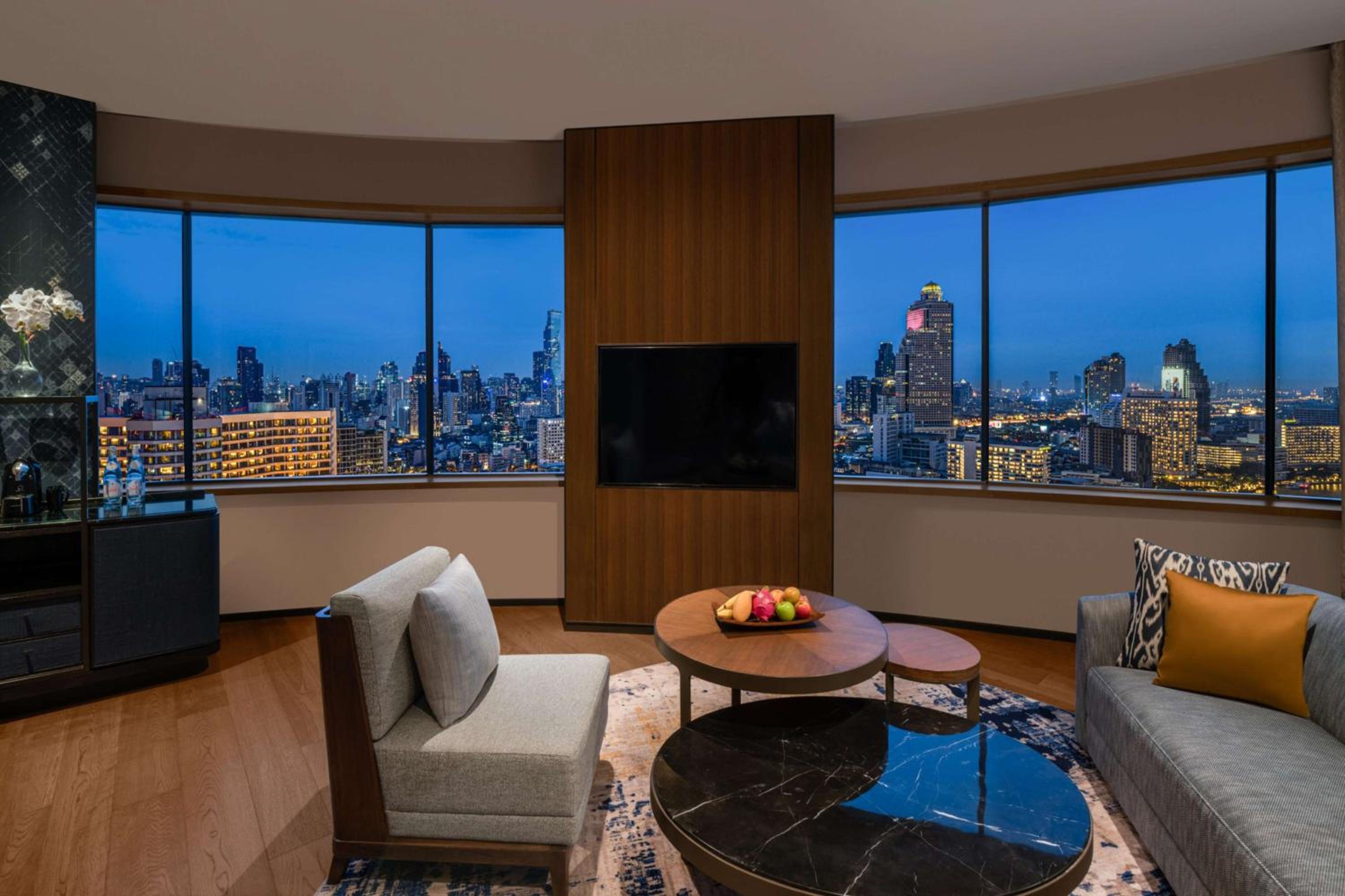 Panoramic Executive Suite