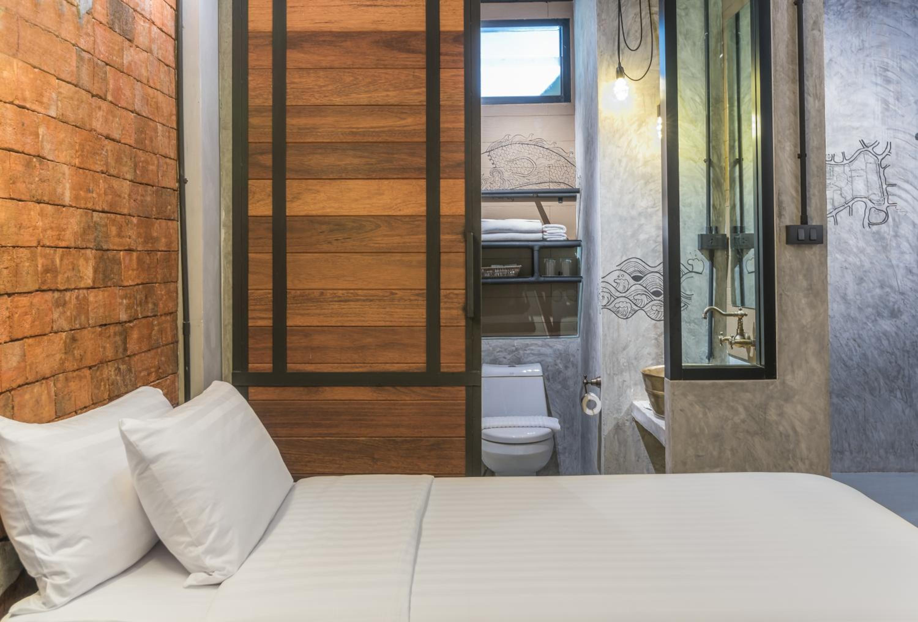 Deluxe Double or Twin Room with Balcony
