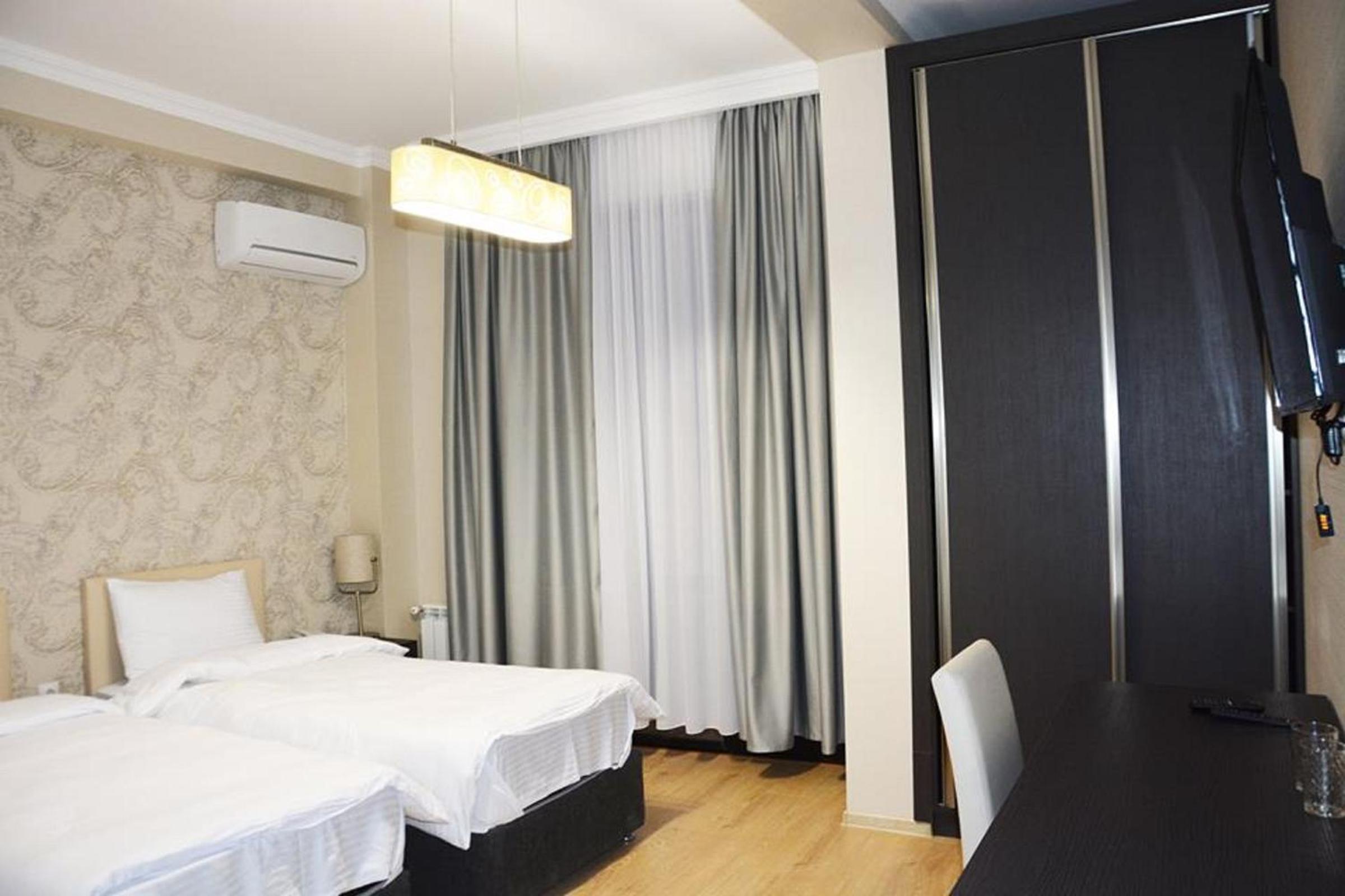 Deluxe Double or Twin Room with City View