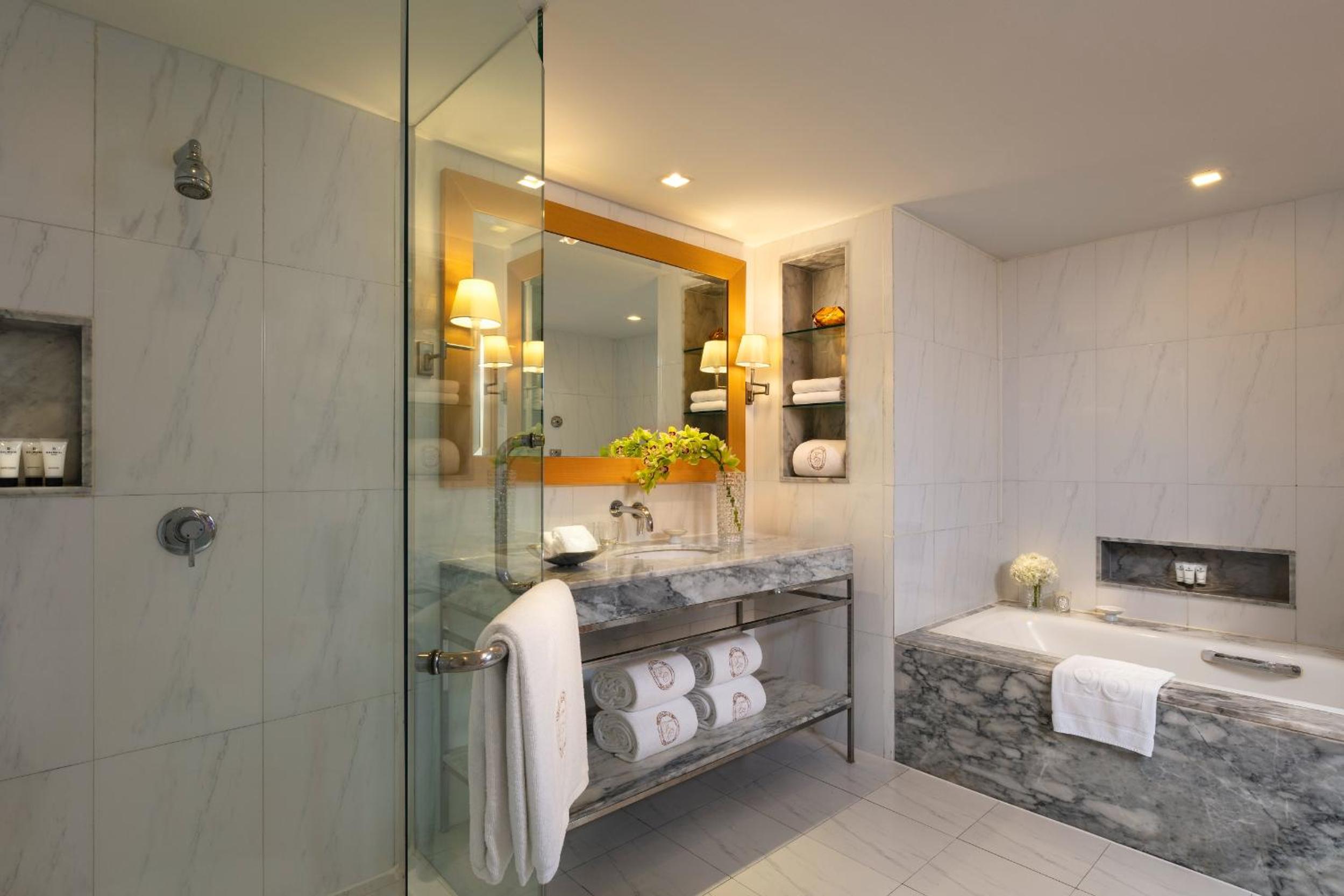 lebua Premium Suite City View 