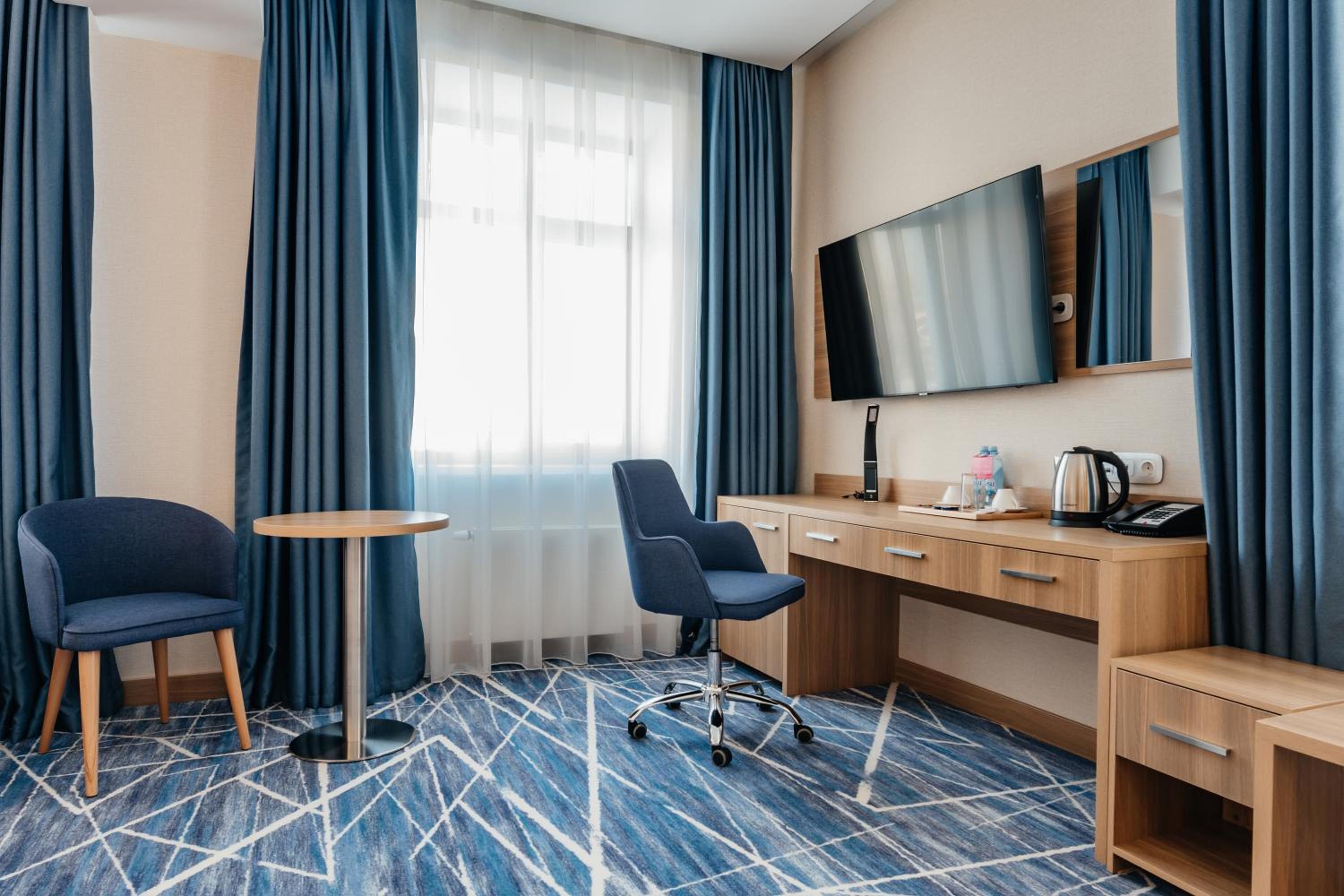 Standard Queen Room