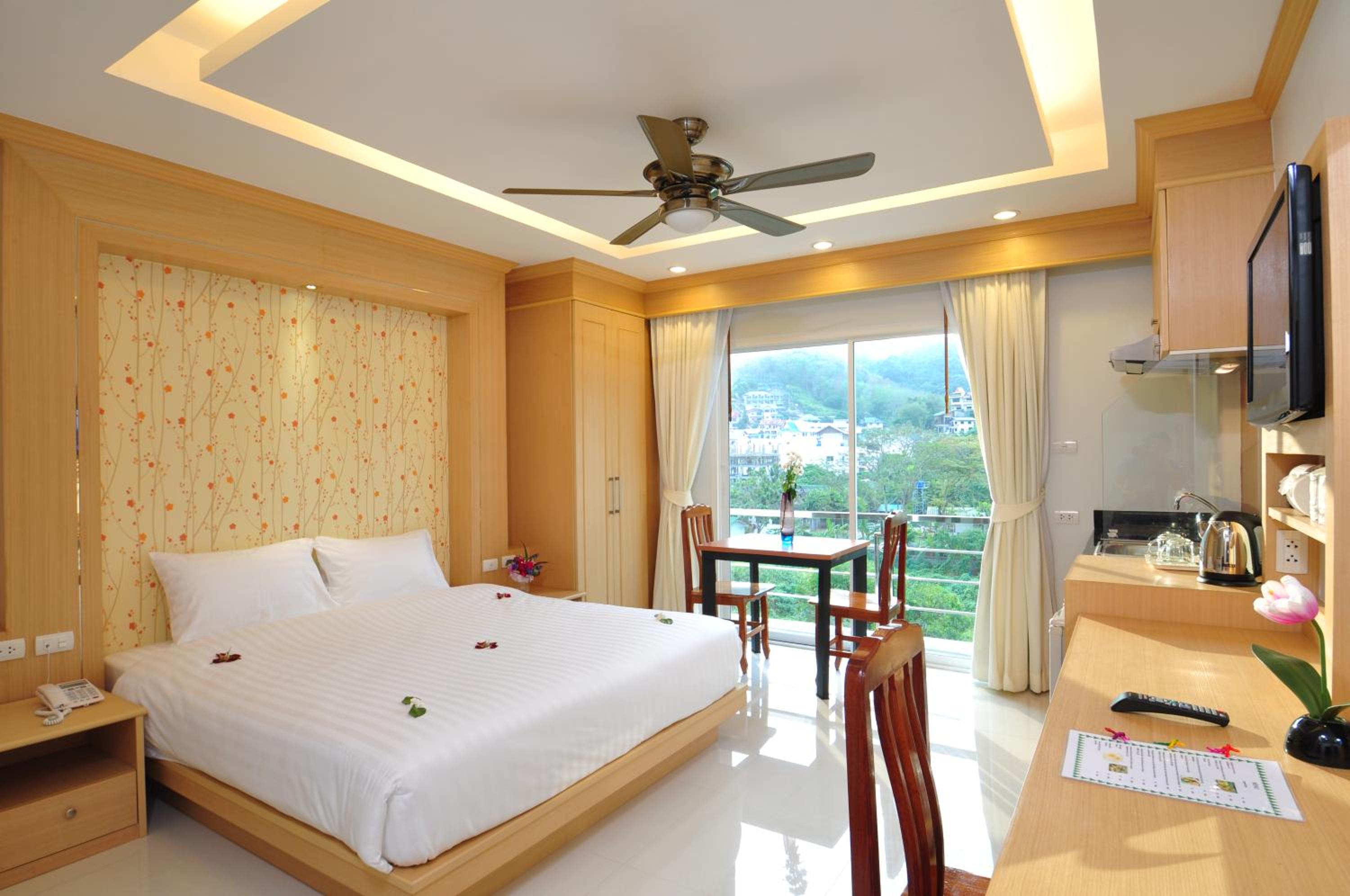 Deluxe Room with Kitchenette