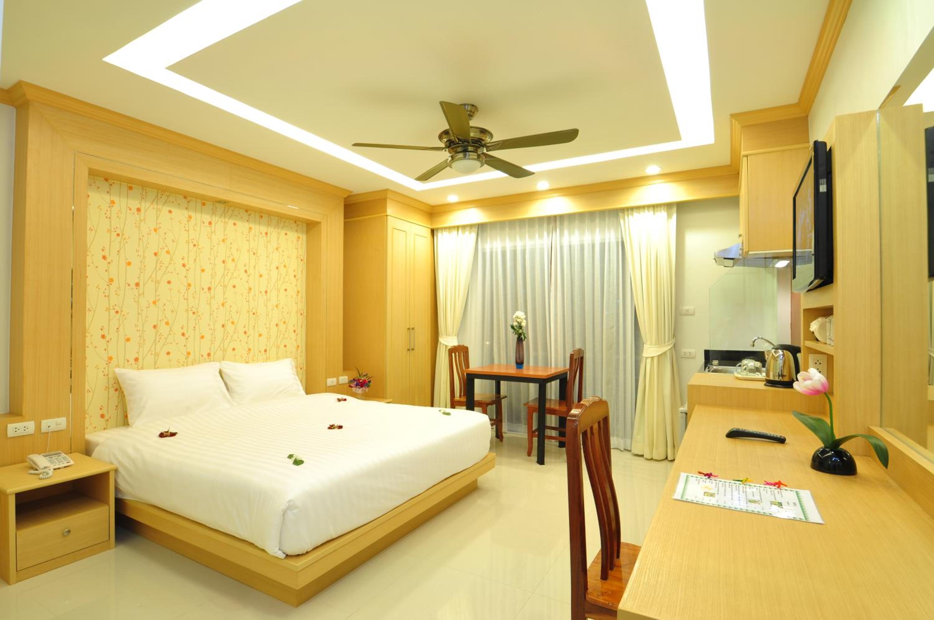 Deluxe Room with Kitchenette