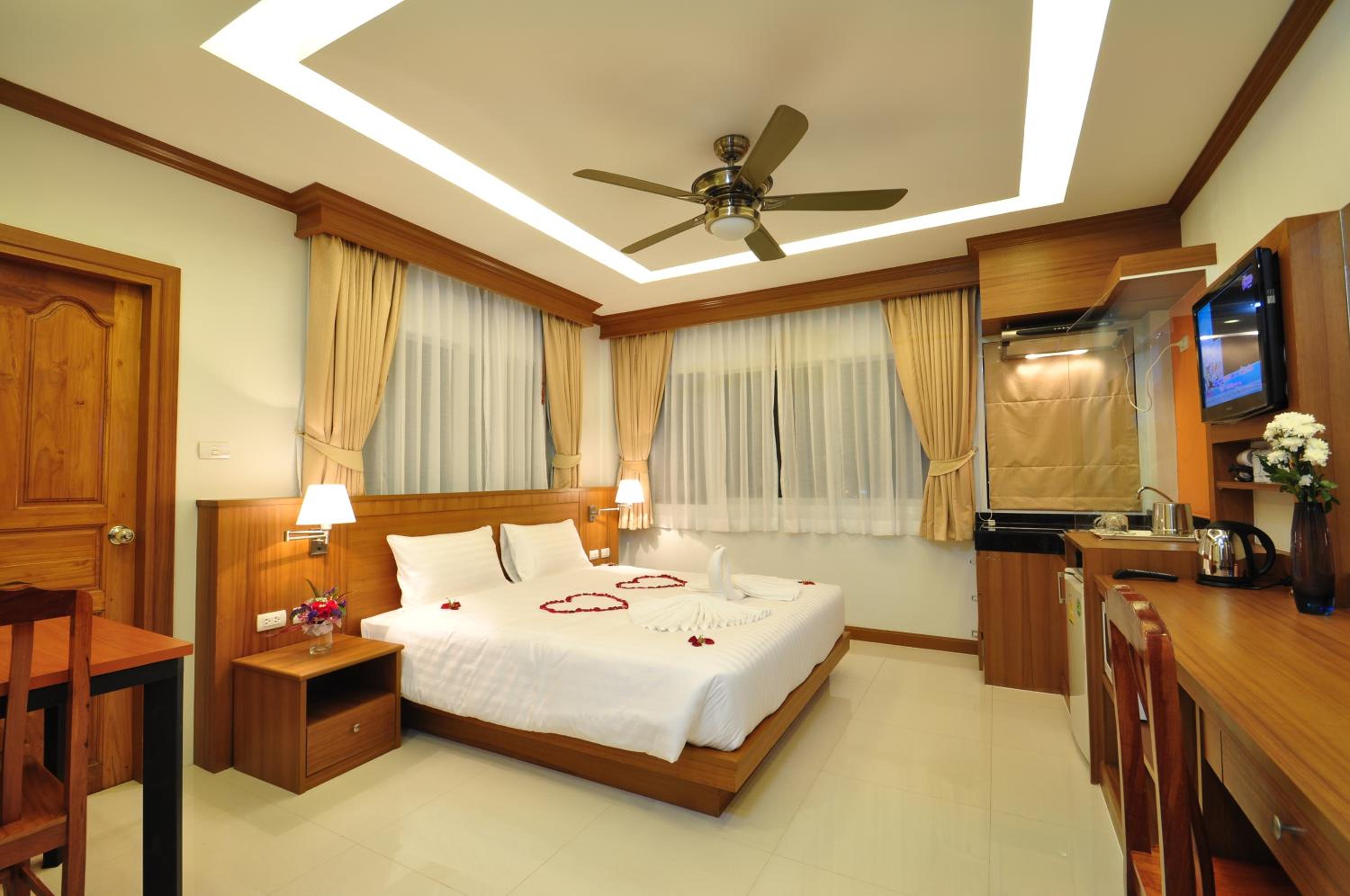 Deluxe Room with Kitchenette