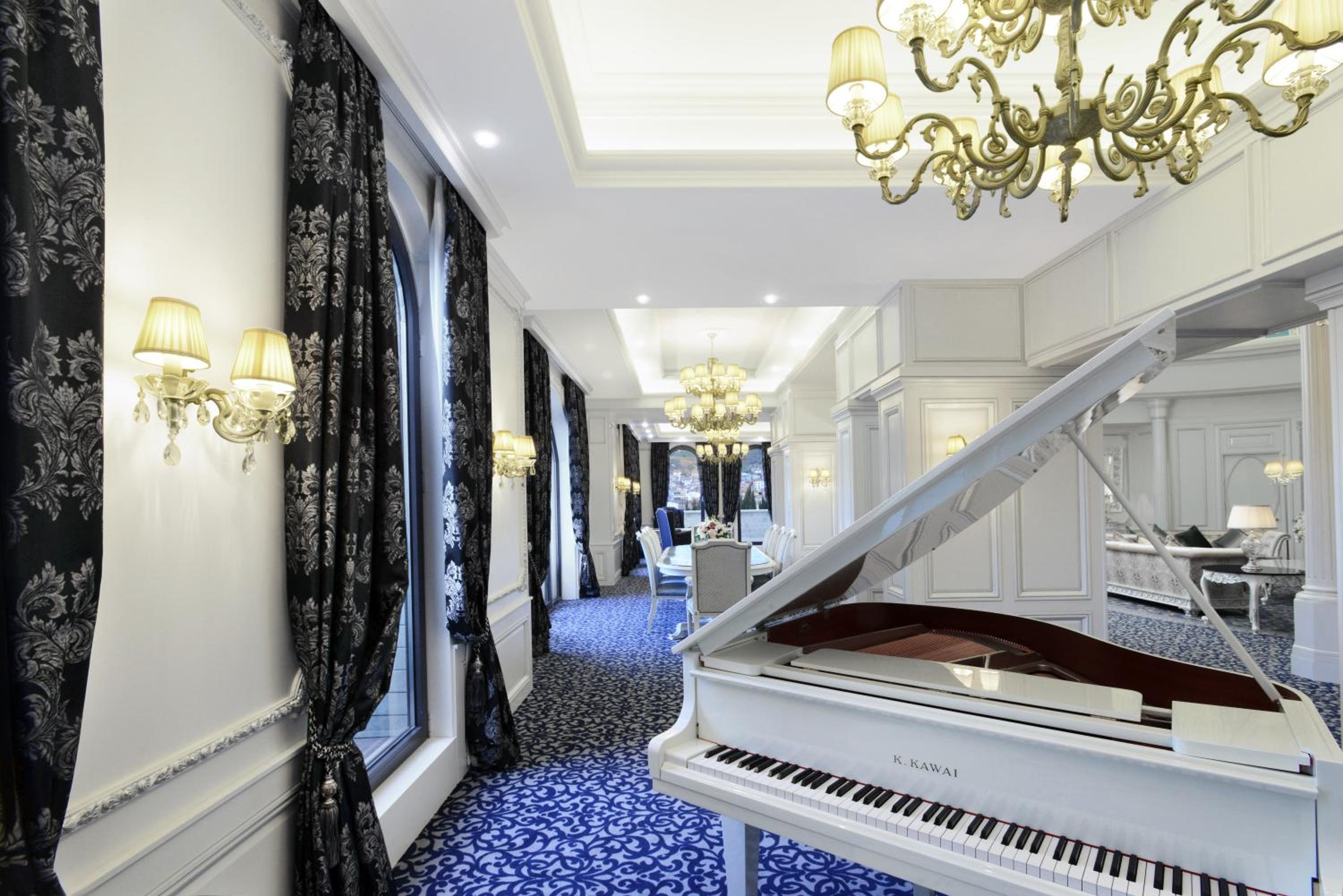 Royal Suite 