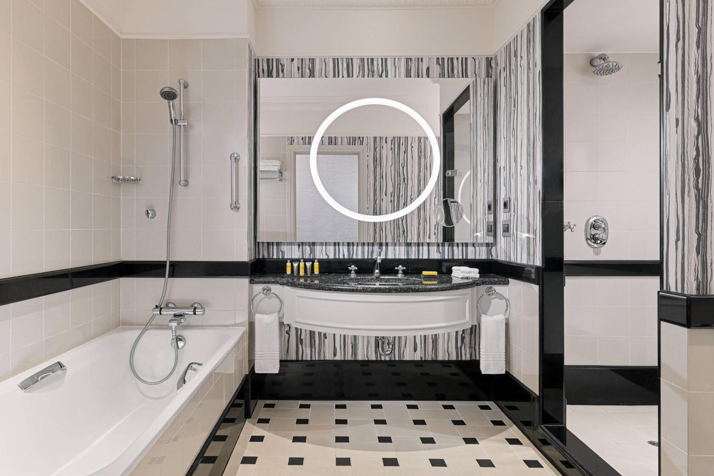 Grand Suite, Executive lounge access, 1 Bedroom 2 room Suite