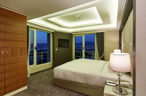 Superior King Room With Sea View в DoubleTree by Hilton Izmir - Alsancak
