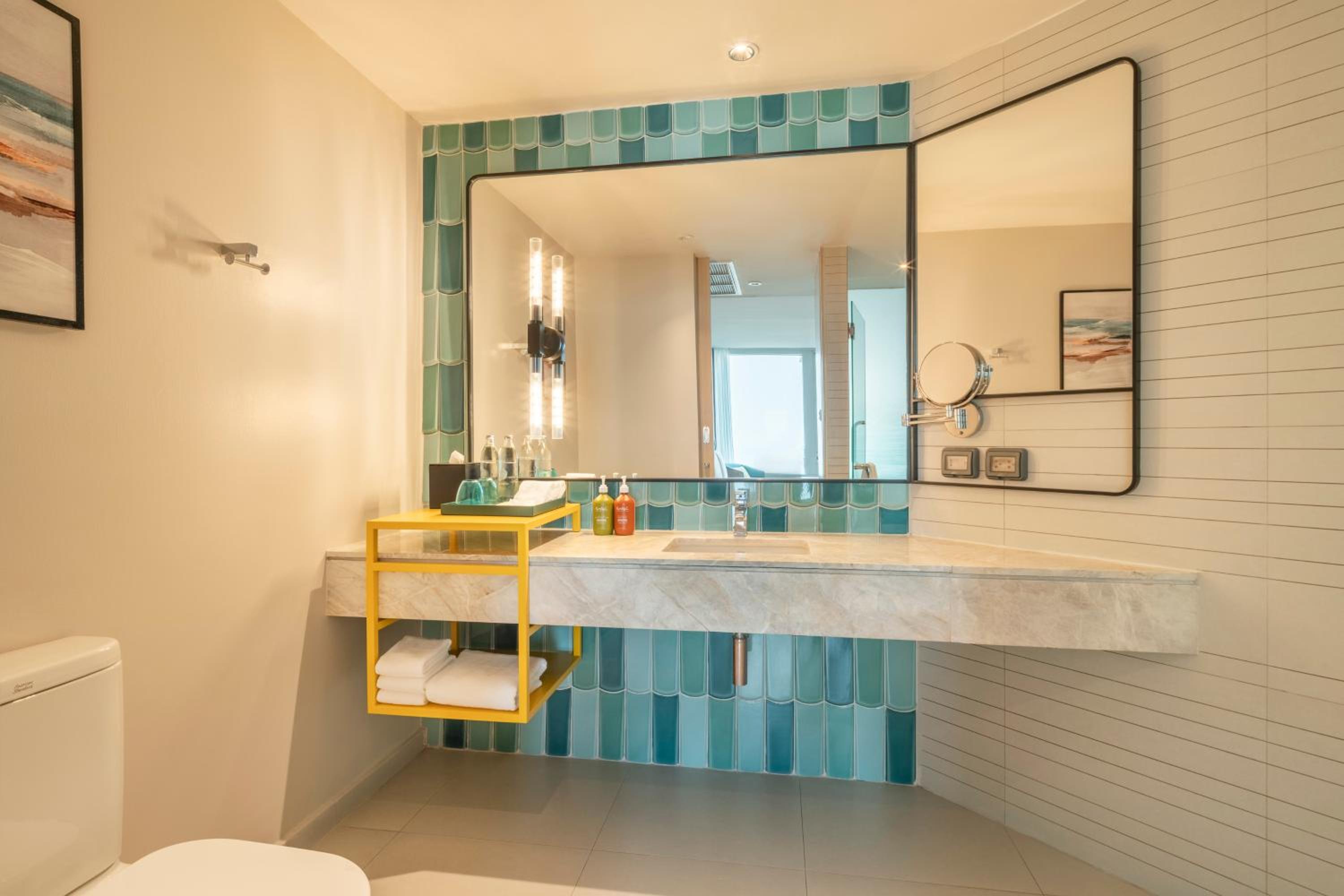 Standard King Room with Ocean View and Bay Tower