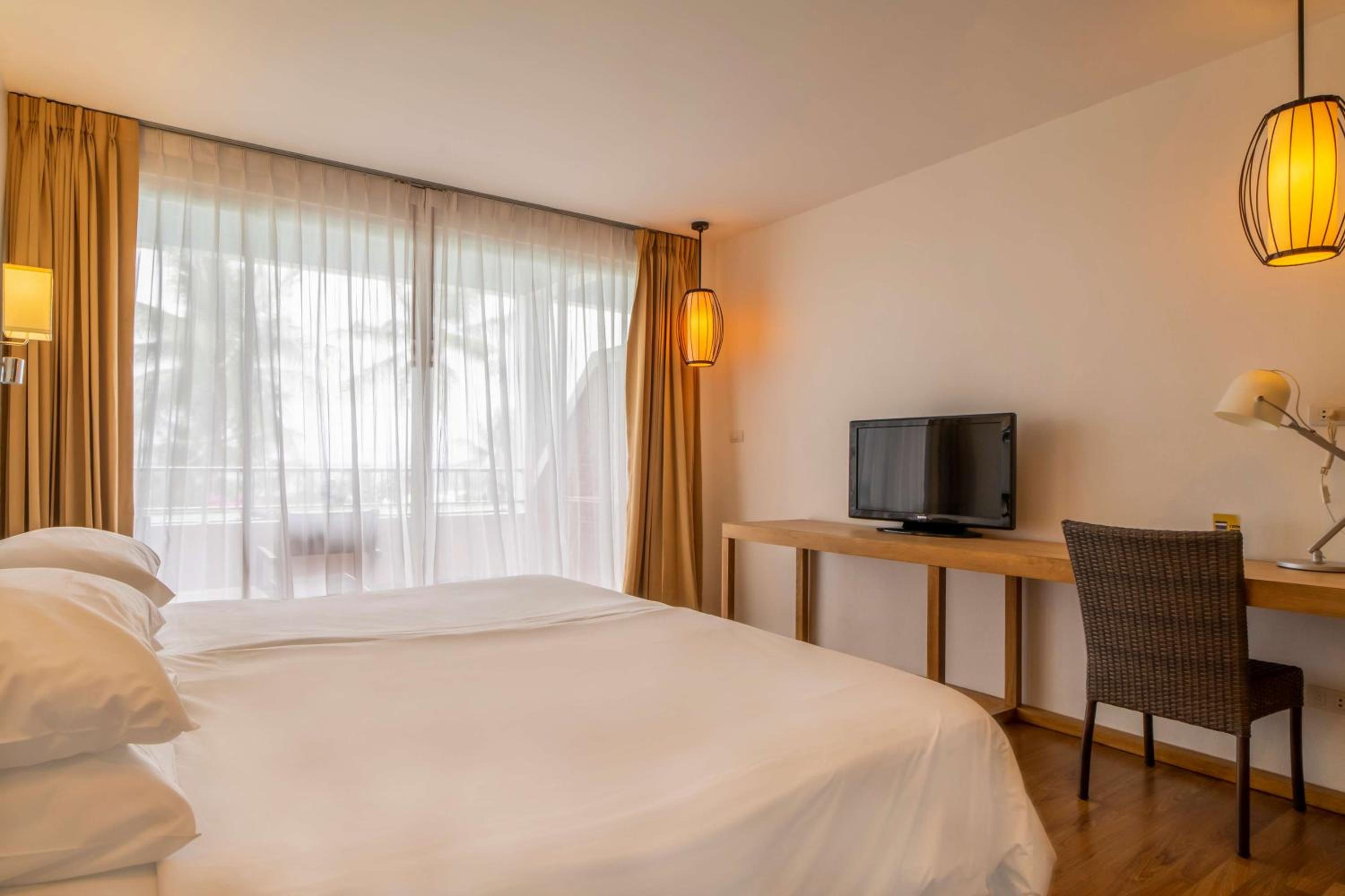 Deluxe King Room with Ocean View