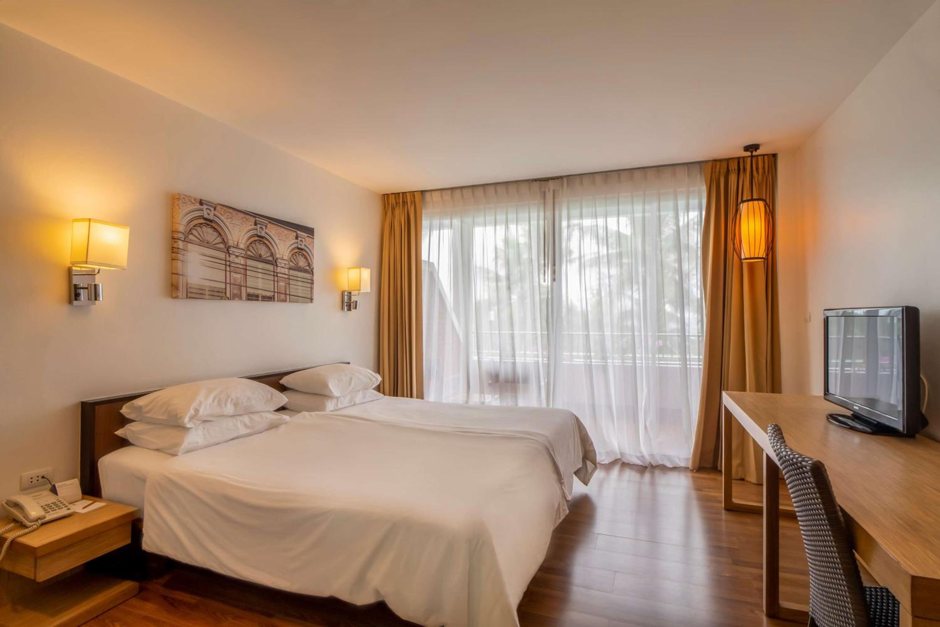 Deluxe King Room with Ocean View