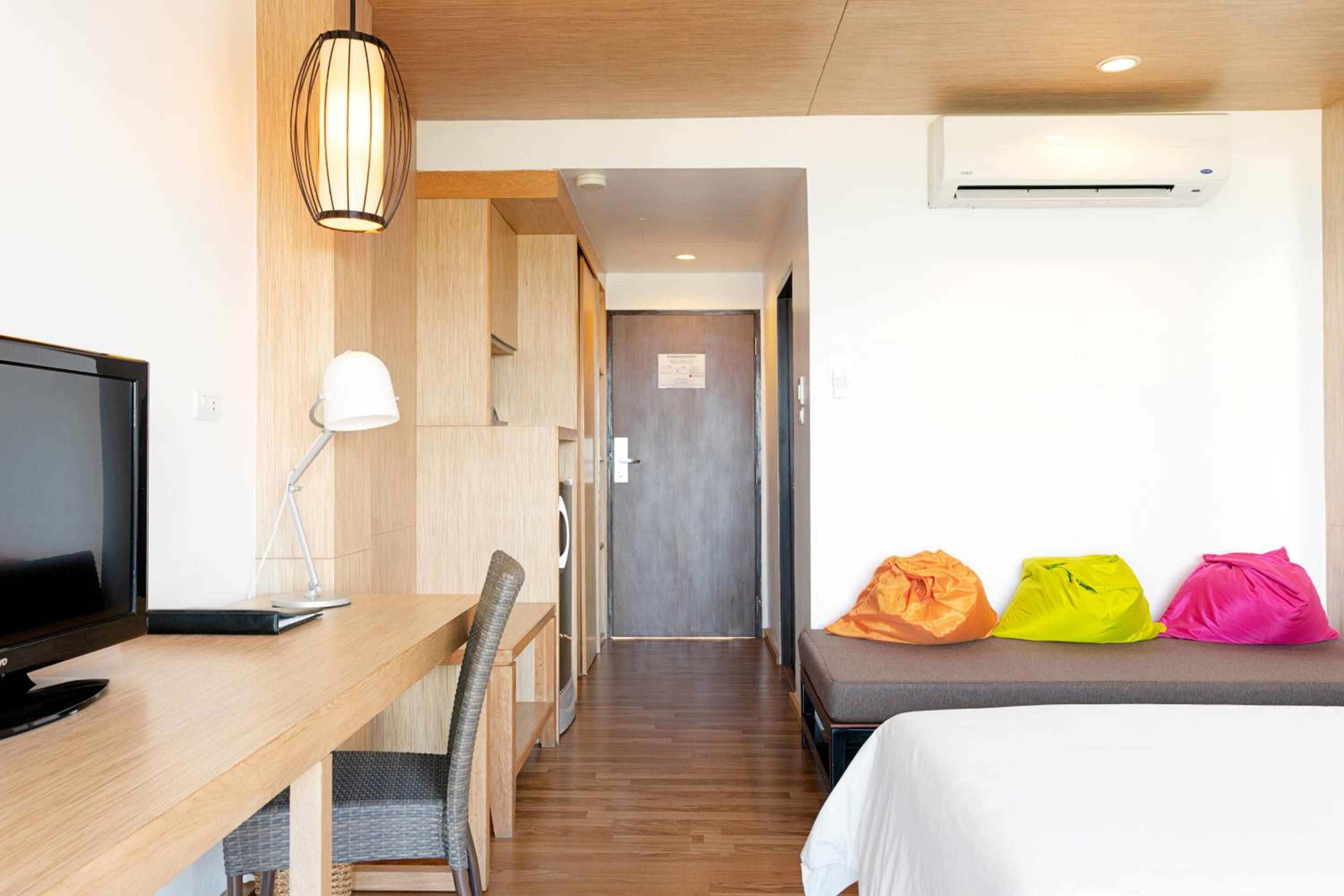 Deluxe King Room with Ocean View