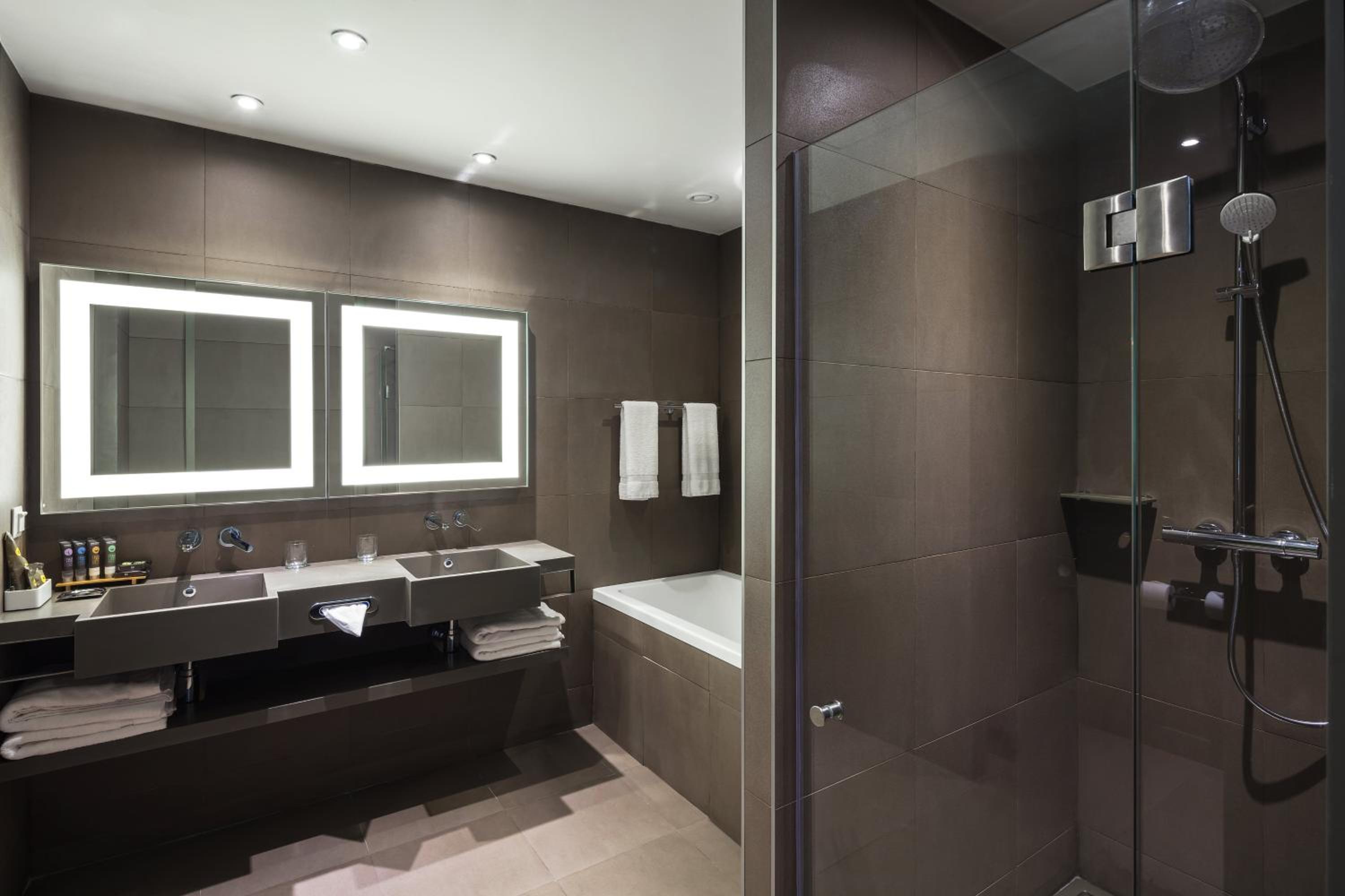 Junior King Suite