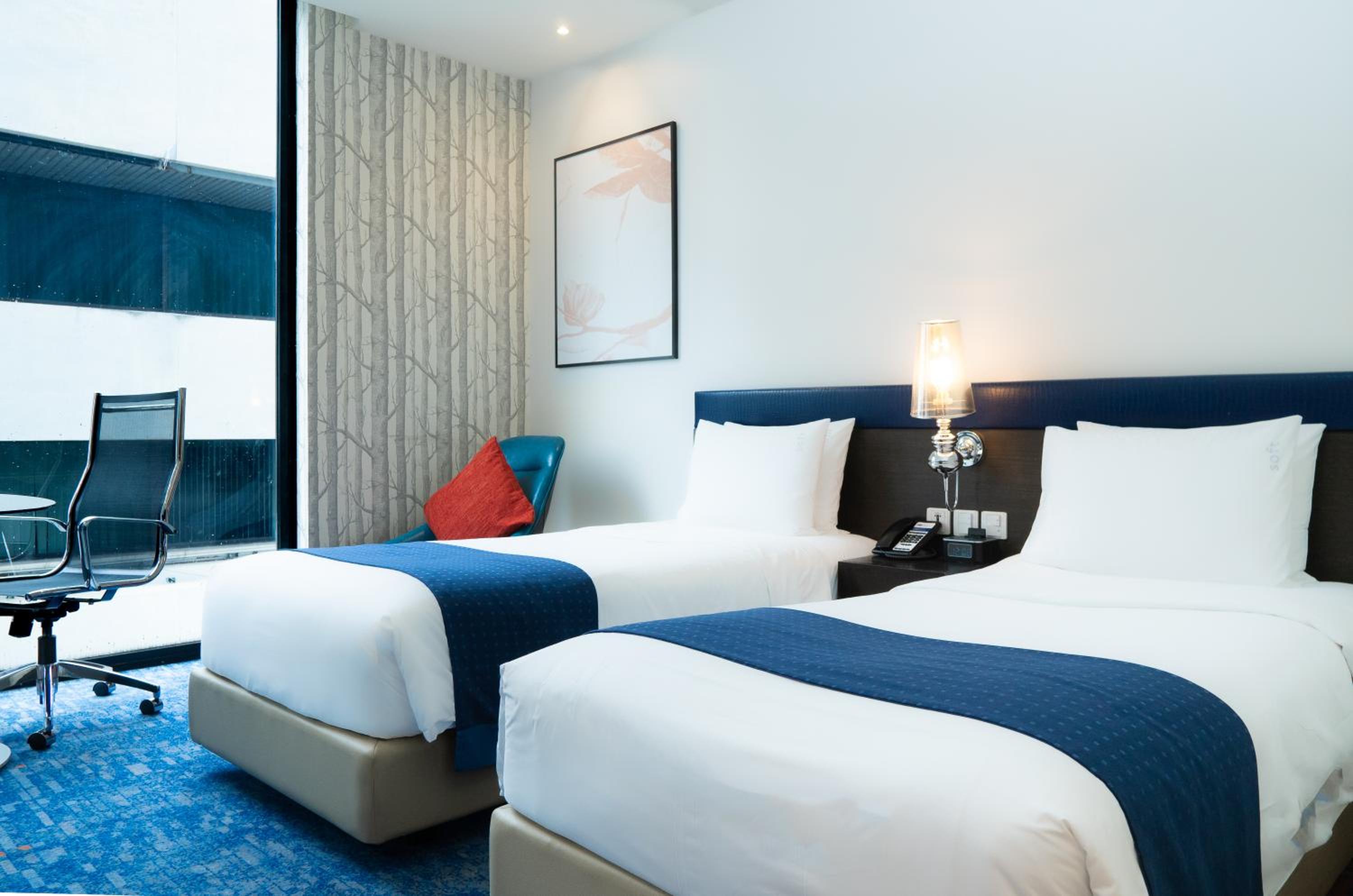 Standard Queen Room with Free Breakfast - Smoking