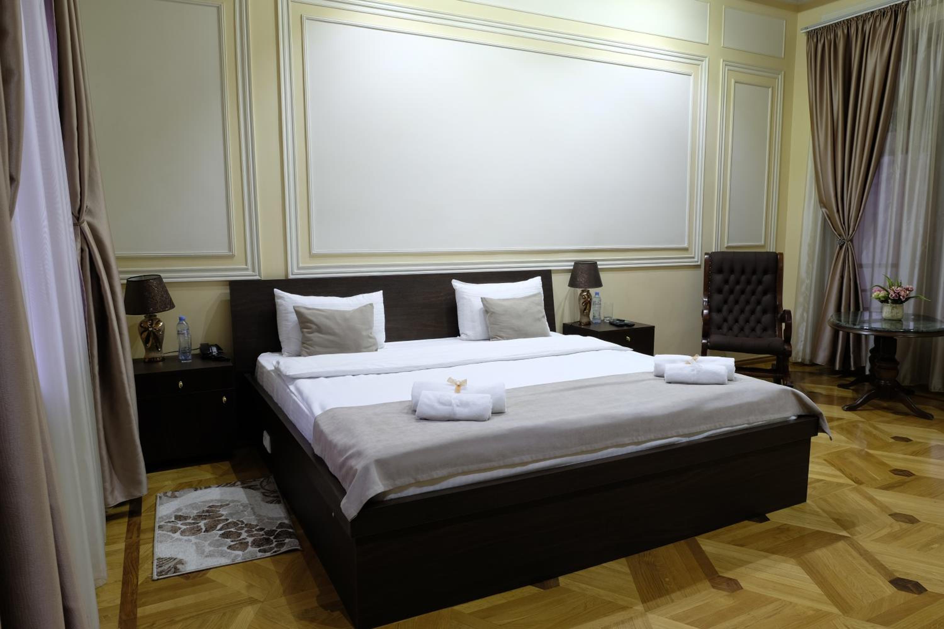 Suite with Garden View and Balcony