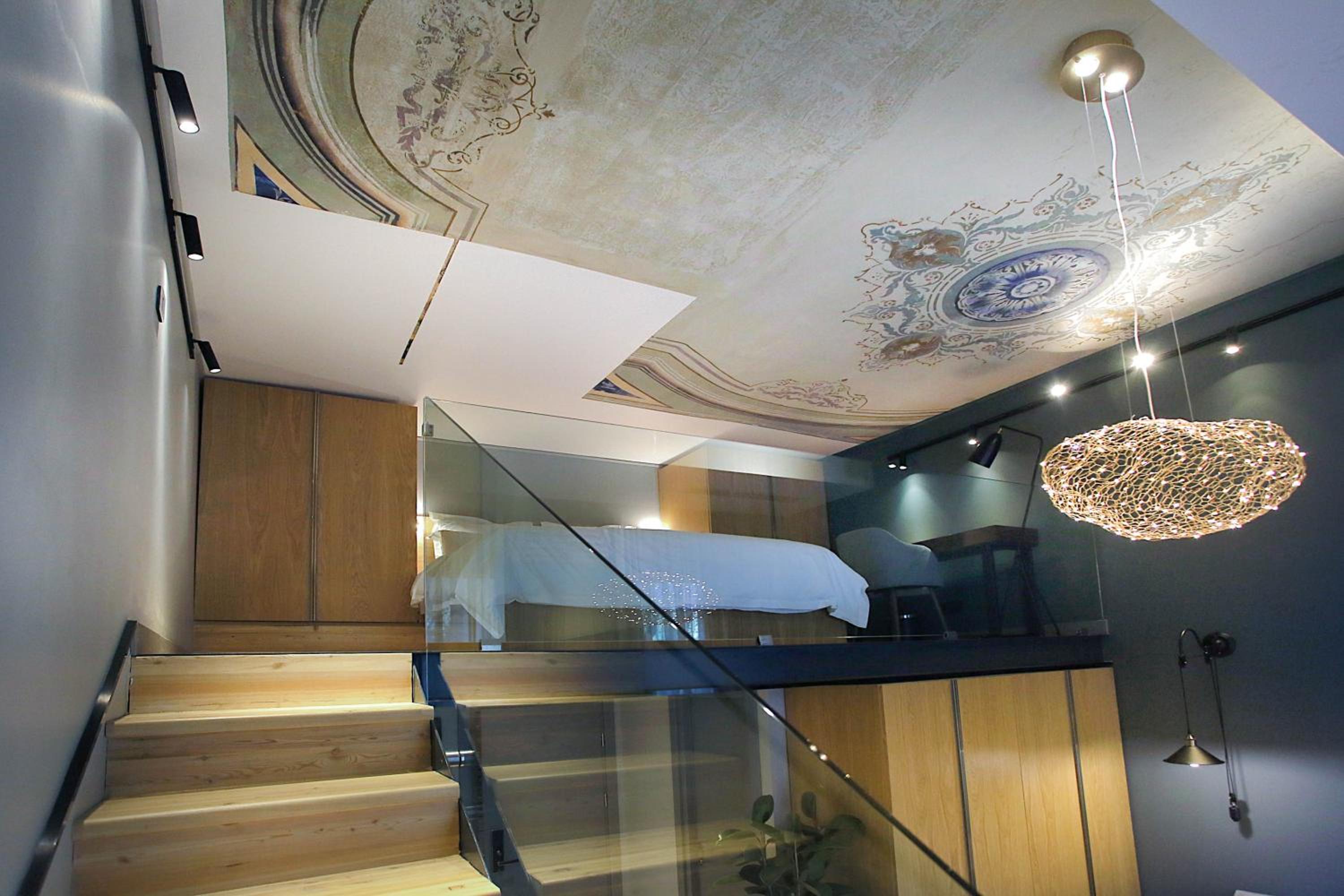 Studio - Split Level