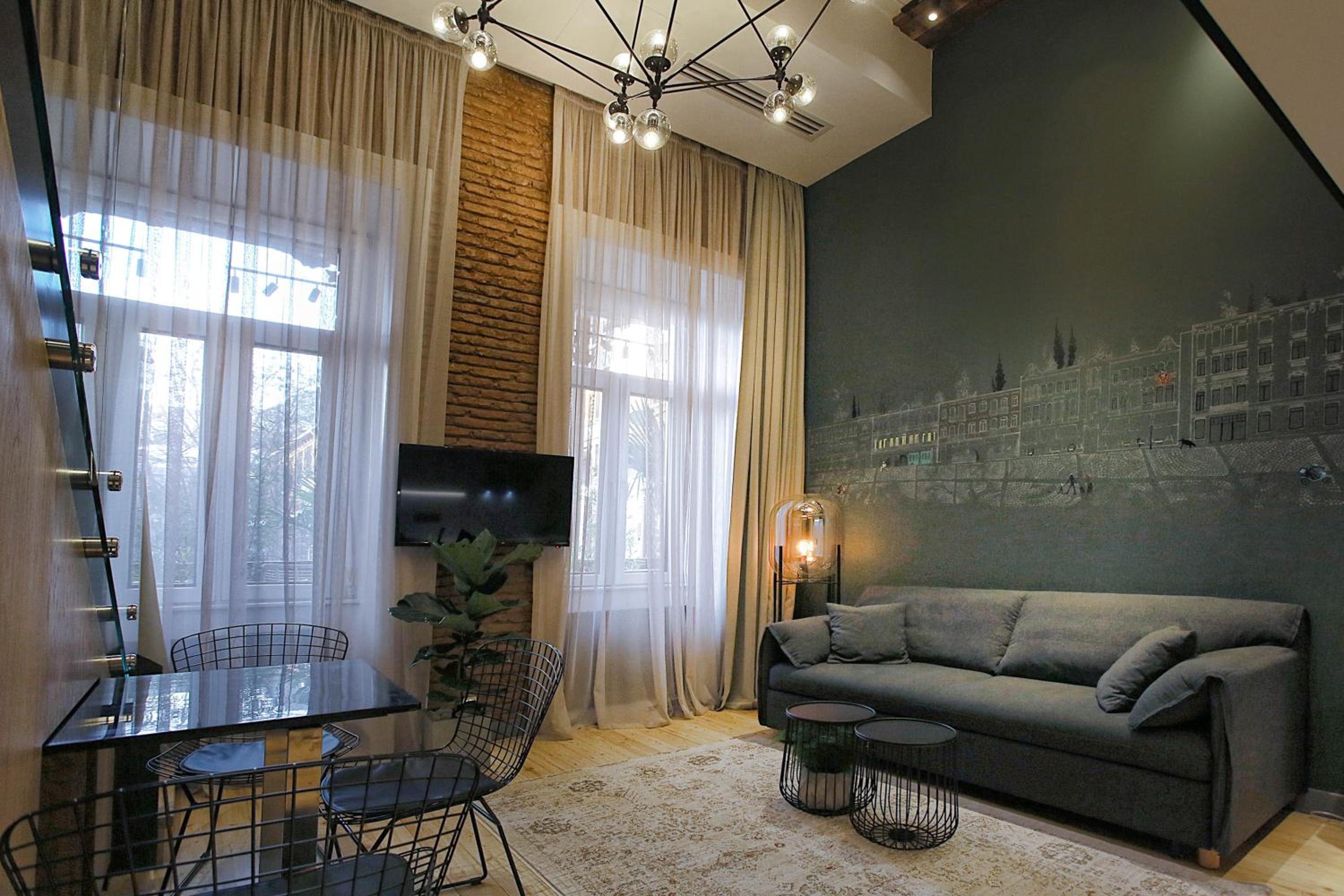 Studio - Split Level