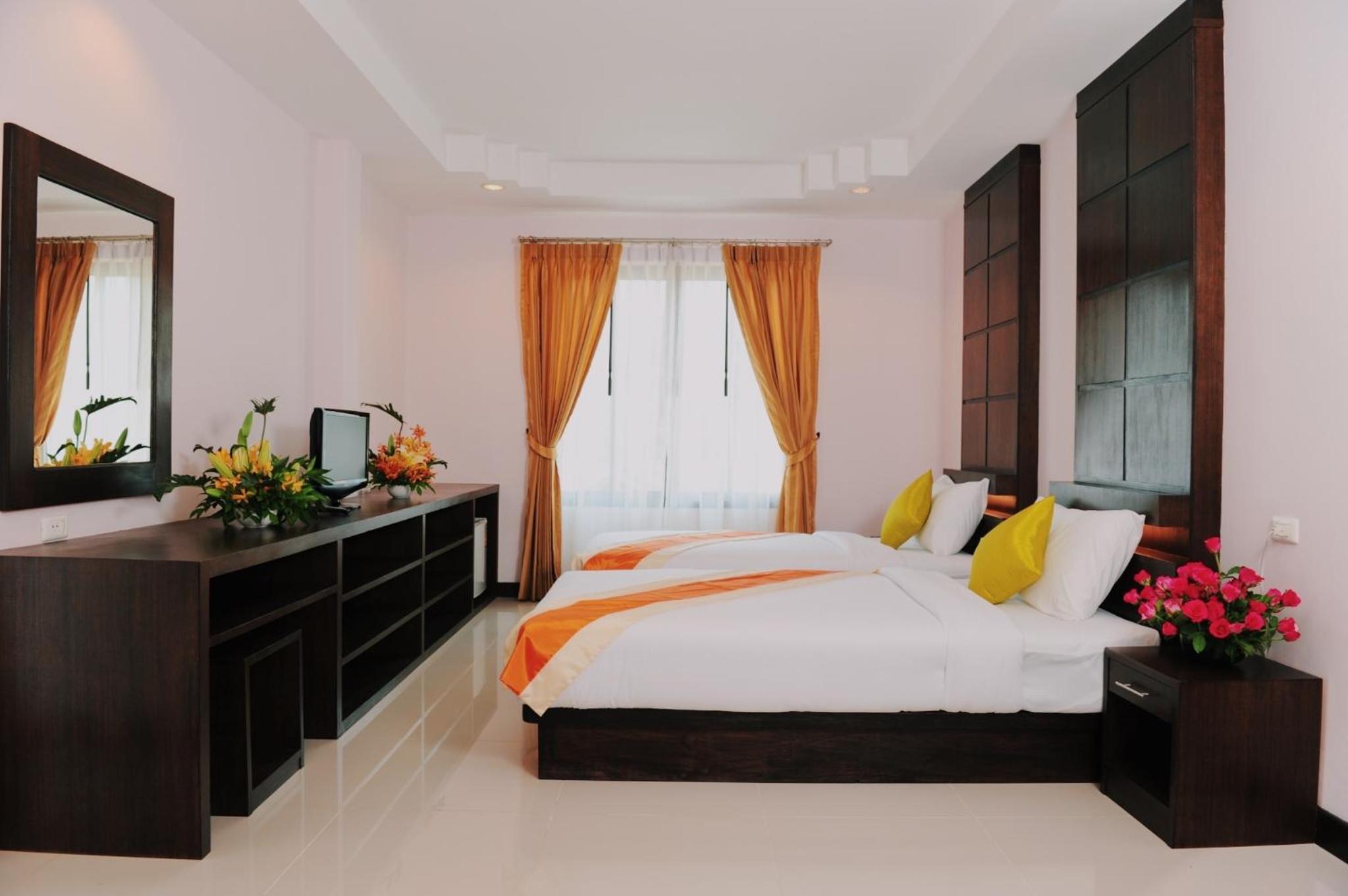 Deluxe Double or Twin Room with City View